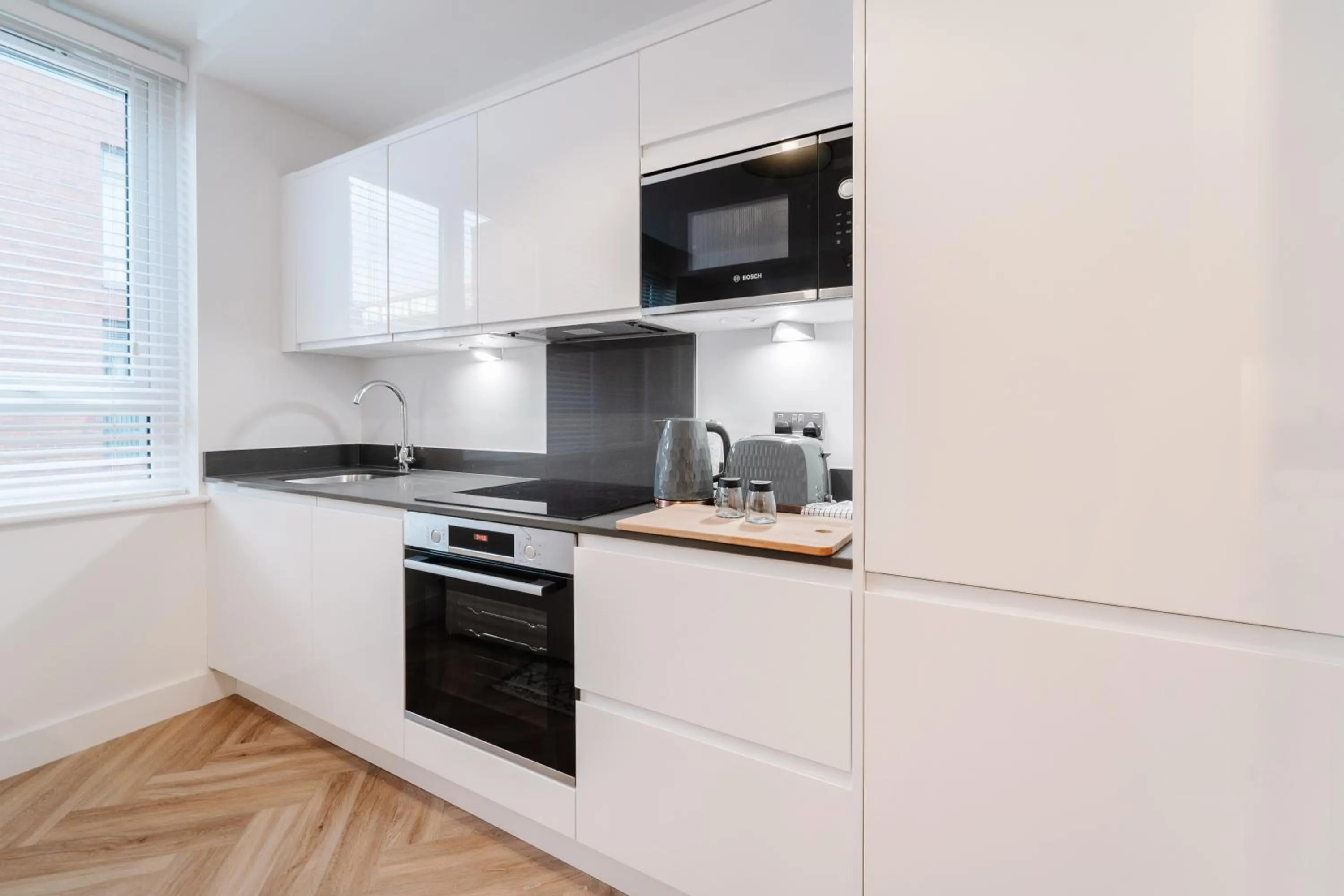 Kitchen or kitchenette in Royal House Stylish Apartments - Chester