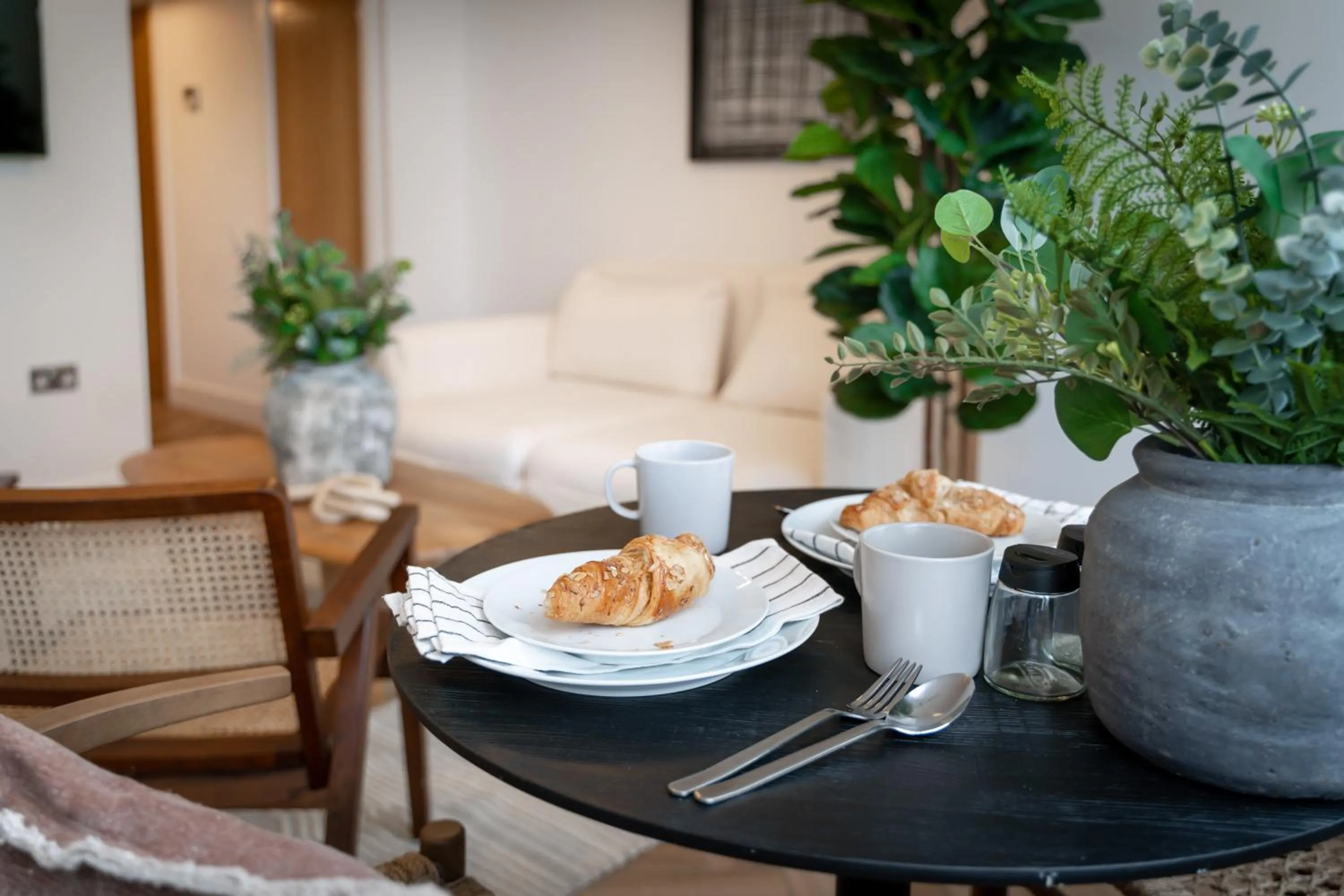 Dining area in Royal House Stylish Apartments - Chester