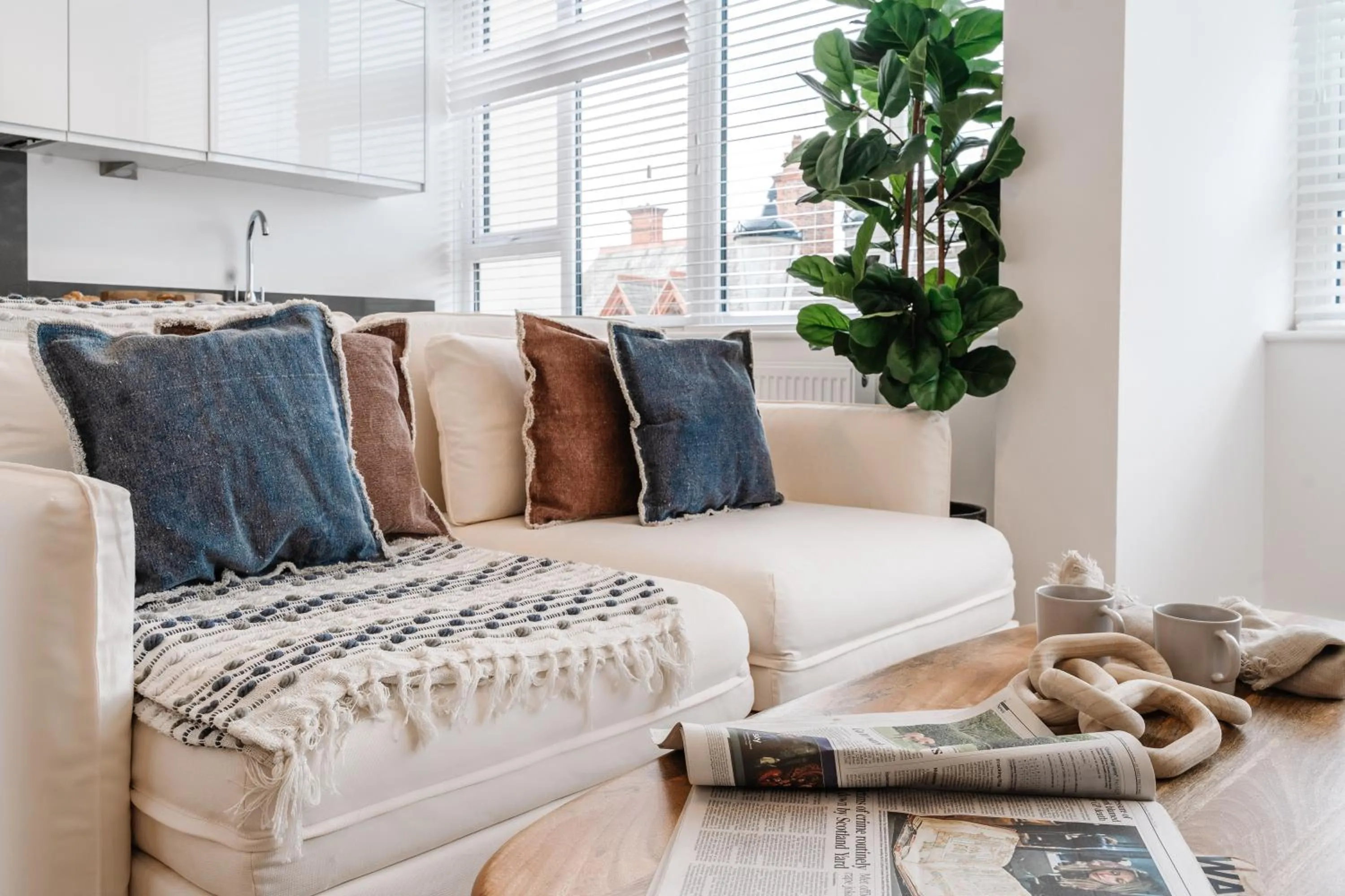 Living room, Bed in Royal House Stylish Apartments - Chester