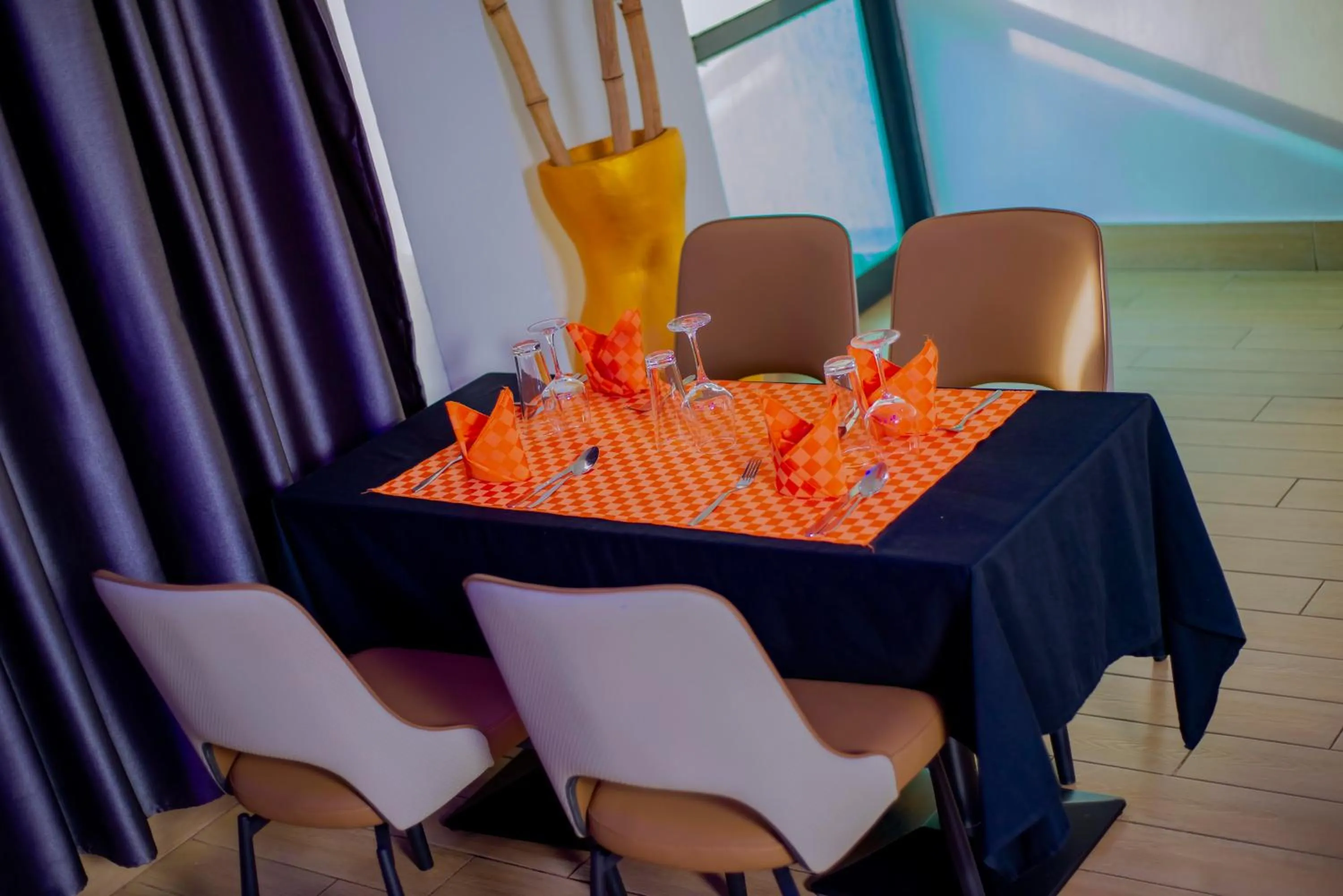 Restaurant/places to eat in Centric Hotel