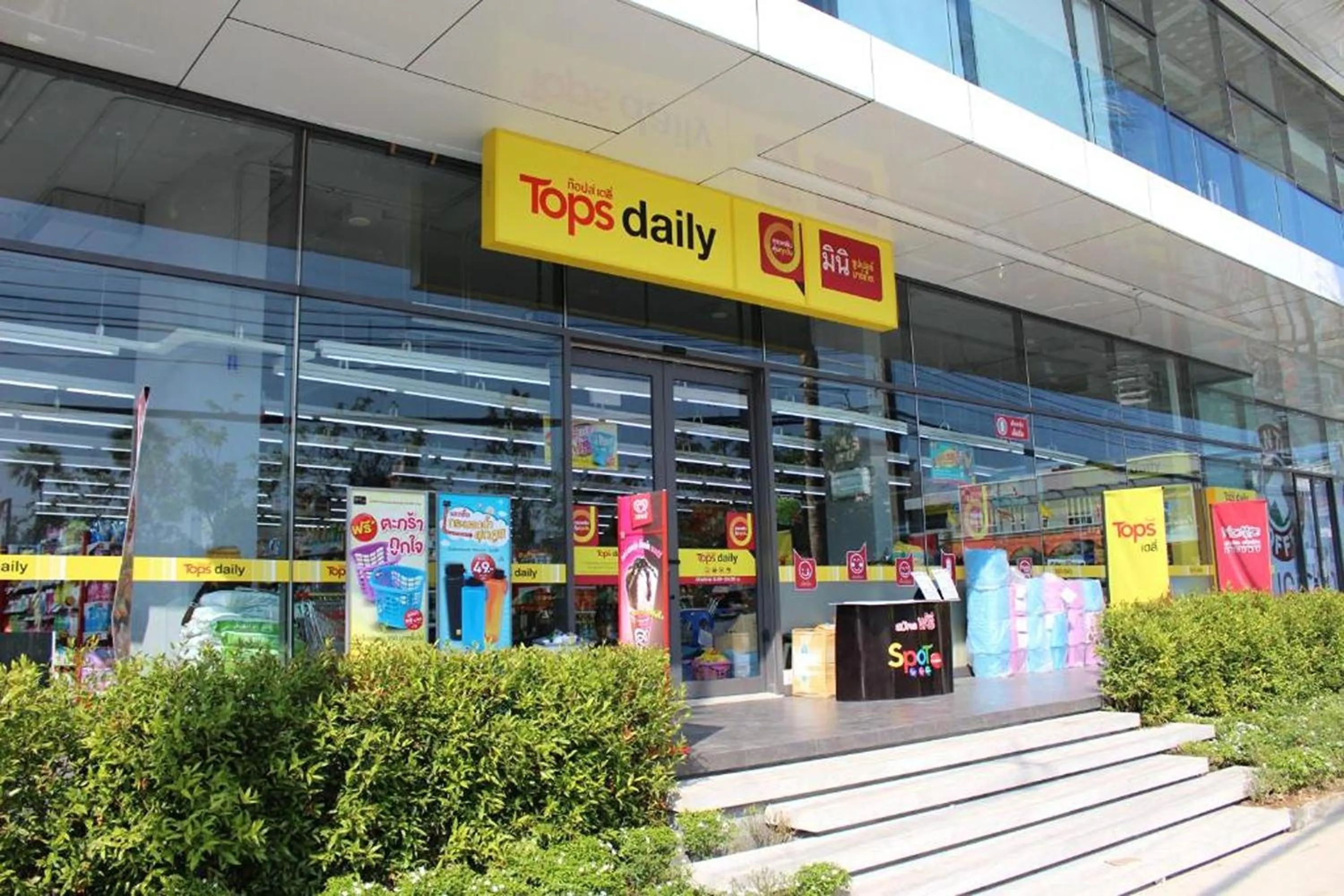 Property building in Beehive Phuket Old Town Hostel