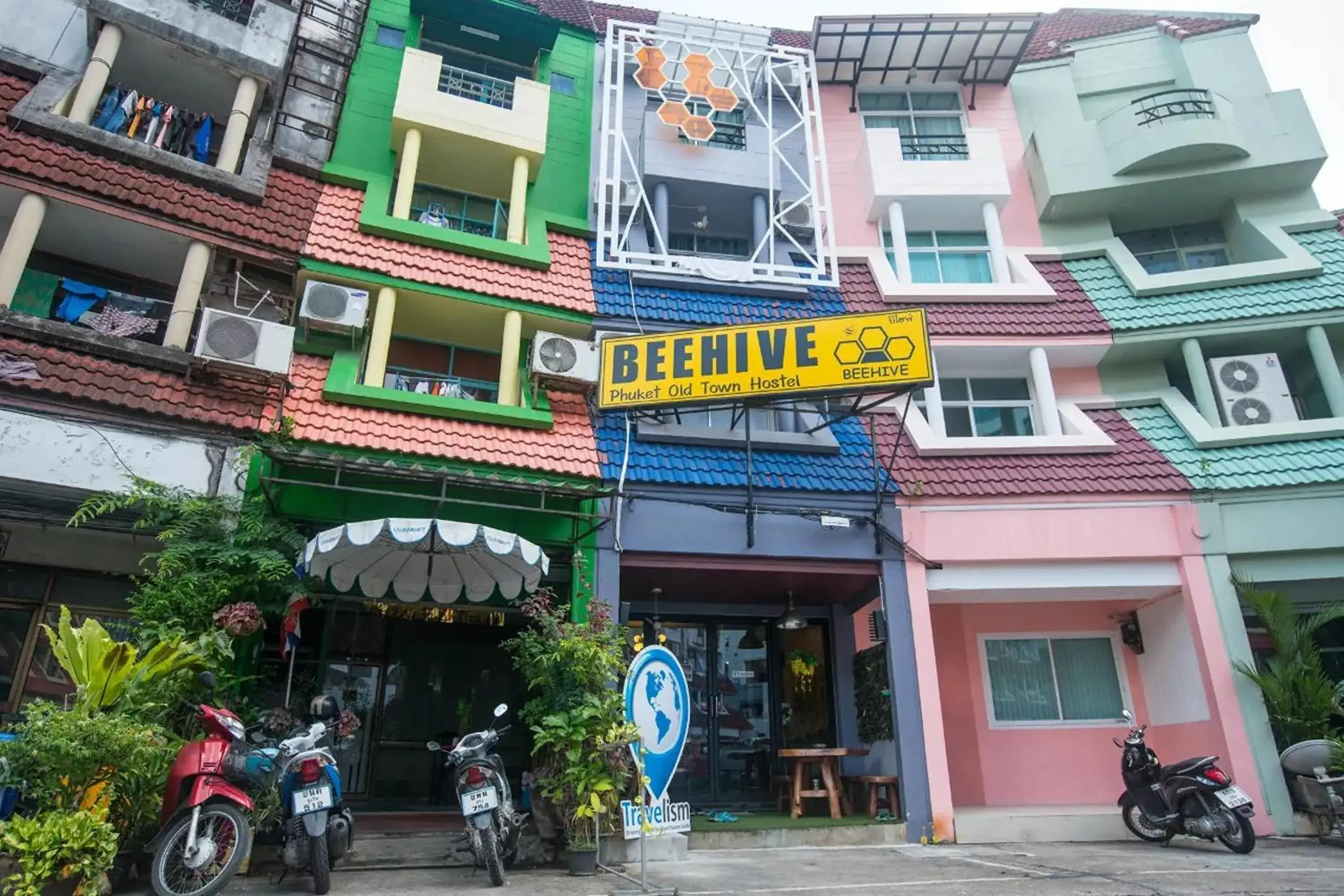 Property building in Beehive Phuket Old Town Hostel Property building in Beehive Phuket Old Town Hostel