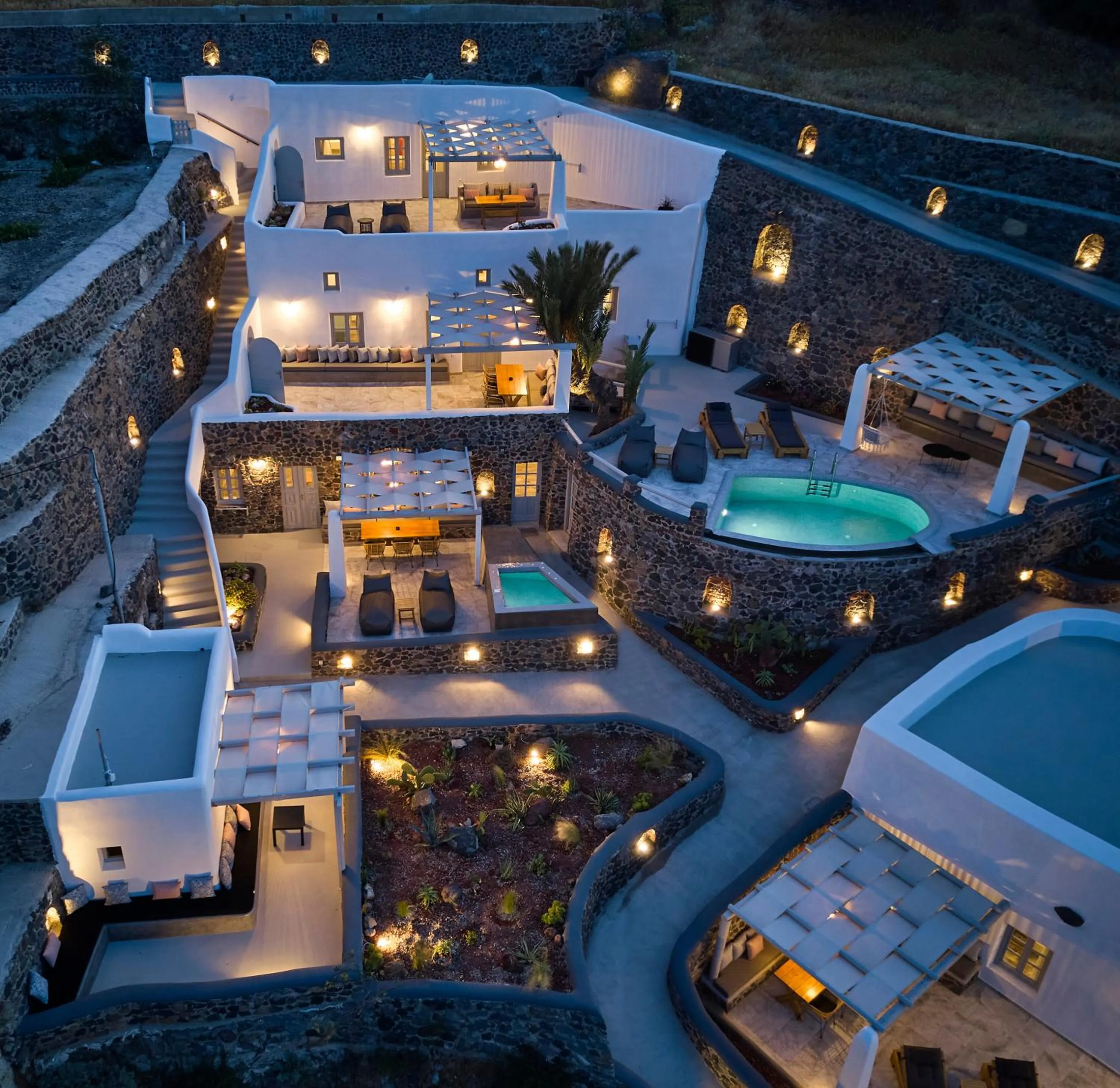 Property building in El Verano Suites