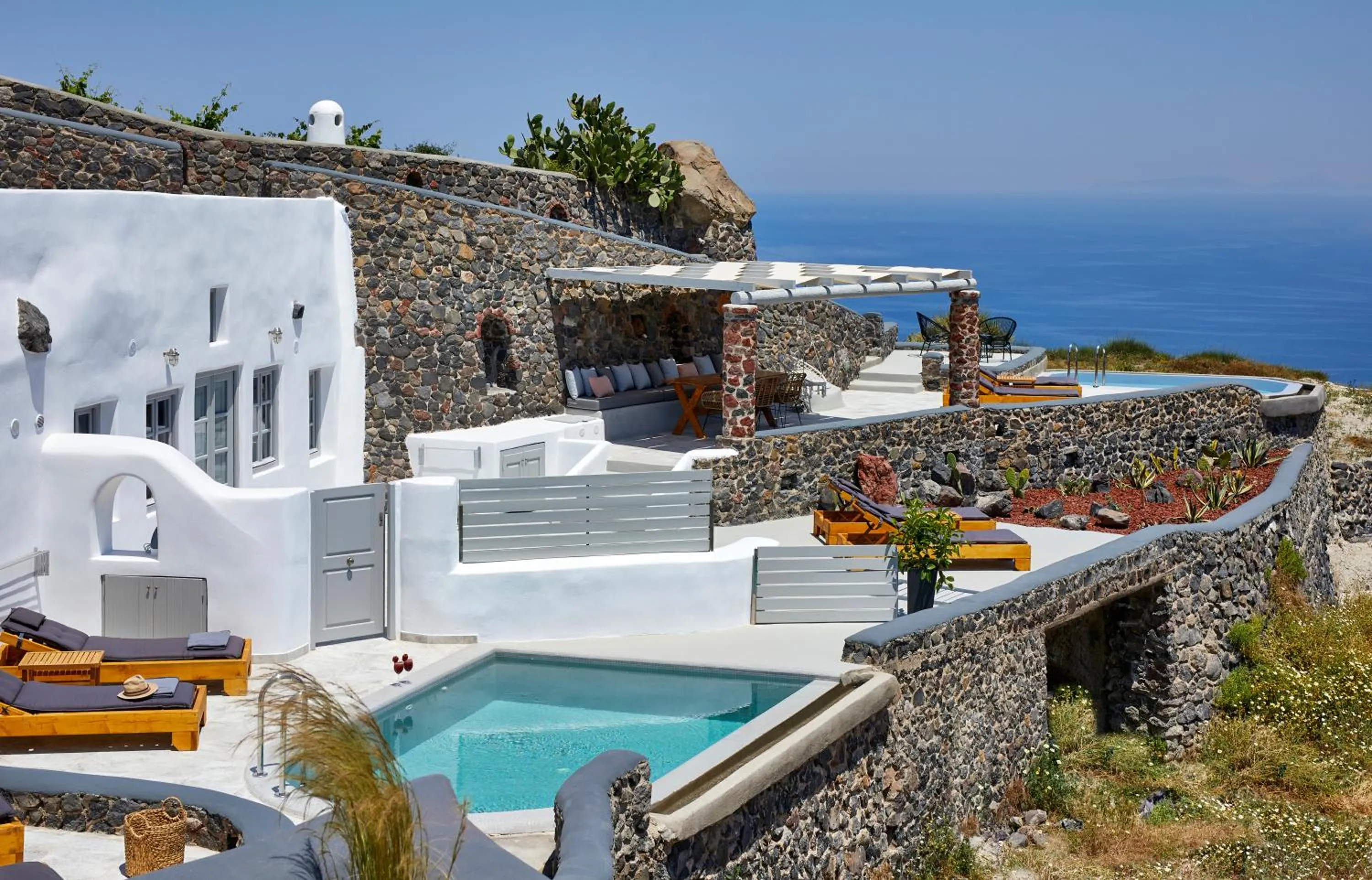 Pool view in El Verano Suites