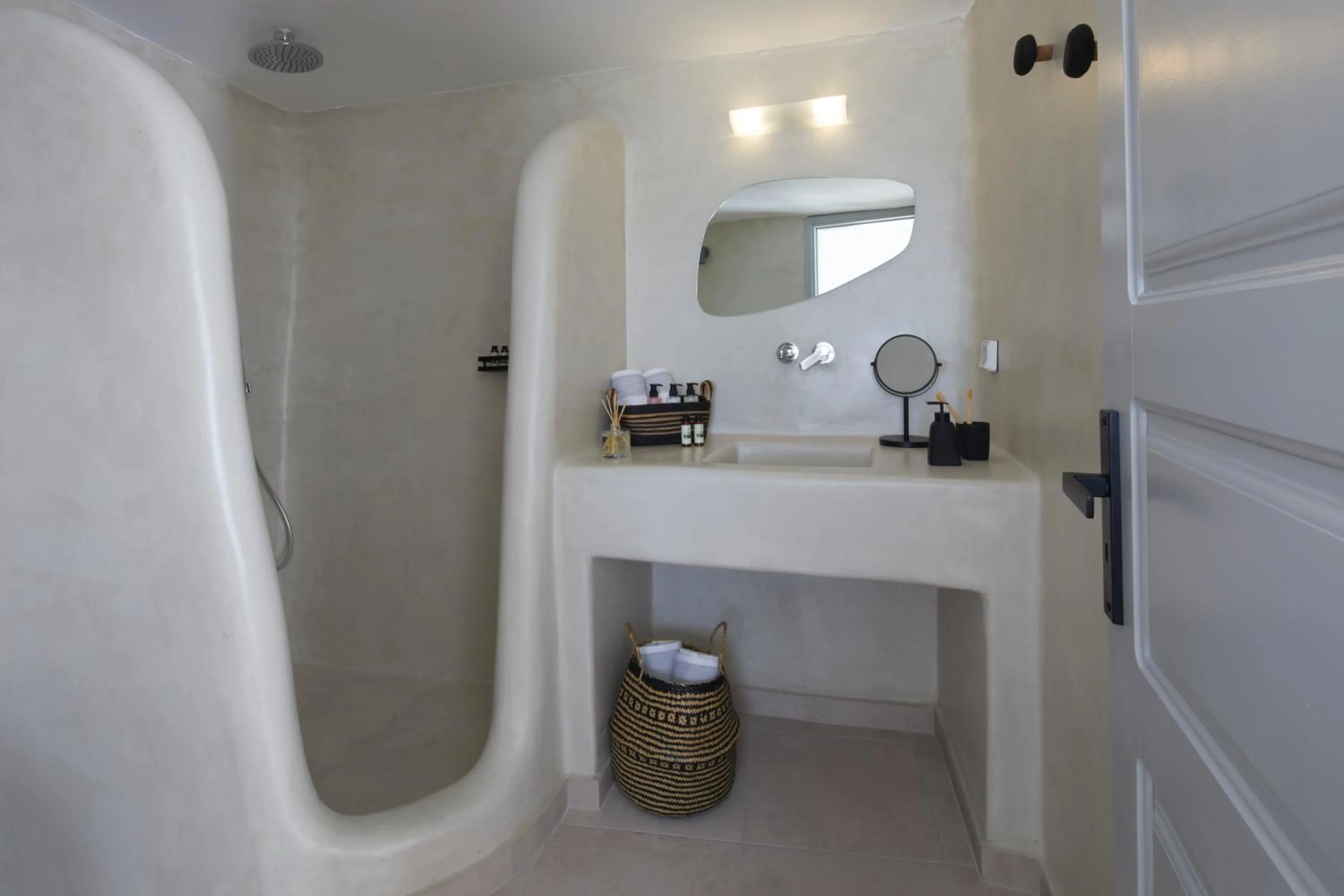 Bathroom in El Verano Suites