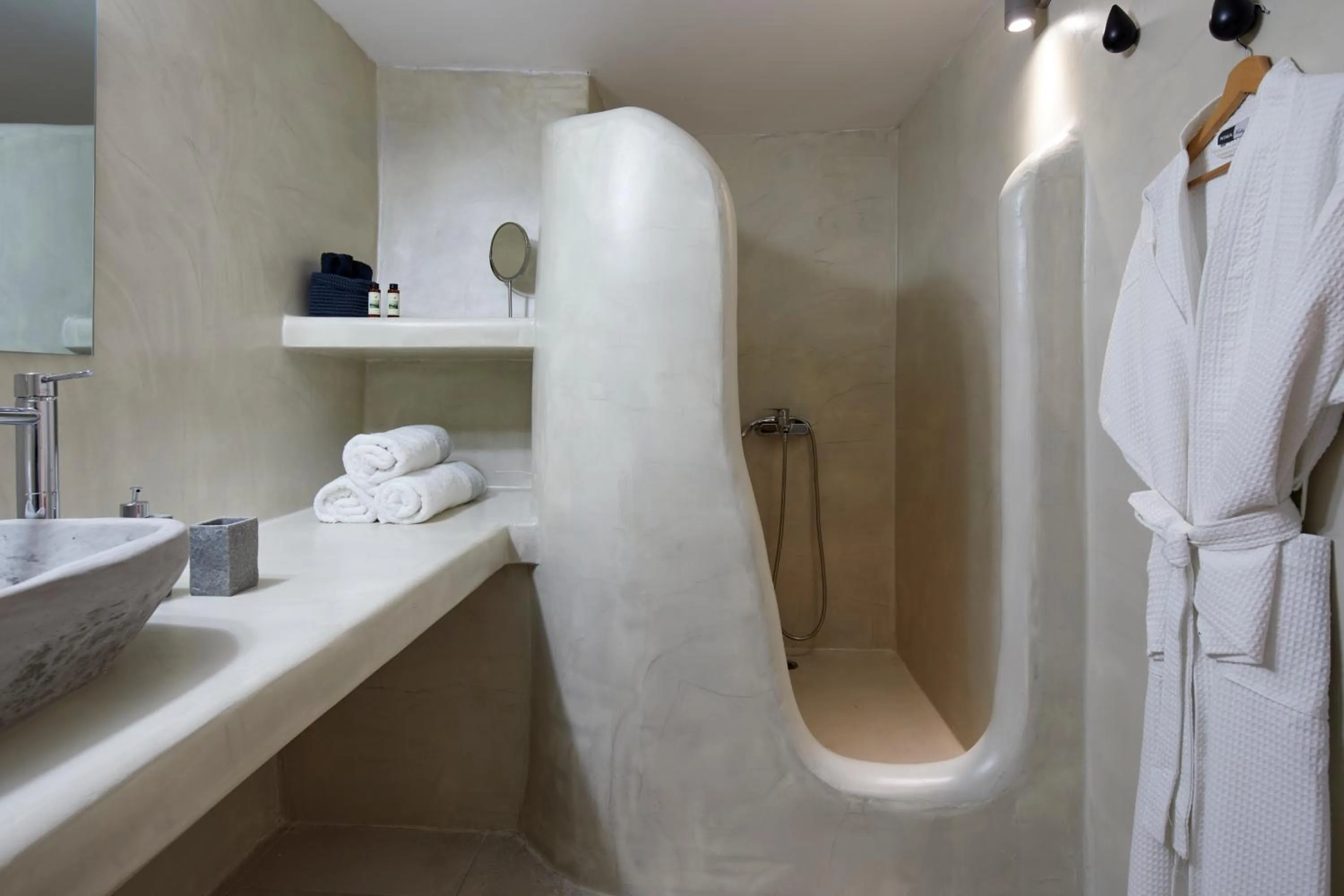 Shower in El Verano Suites