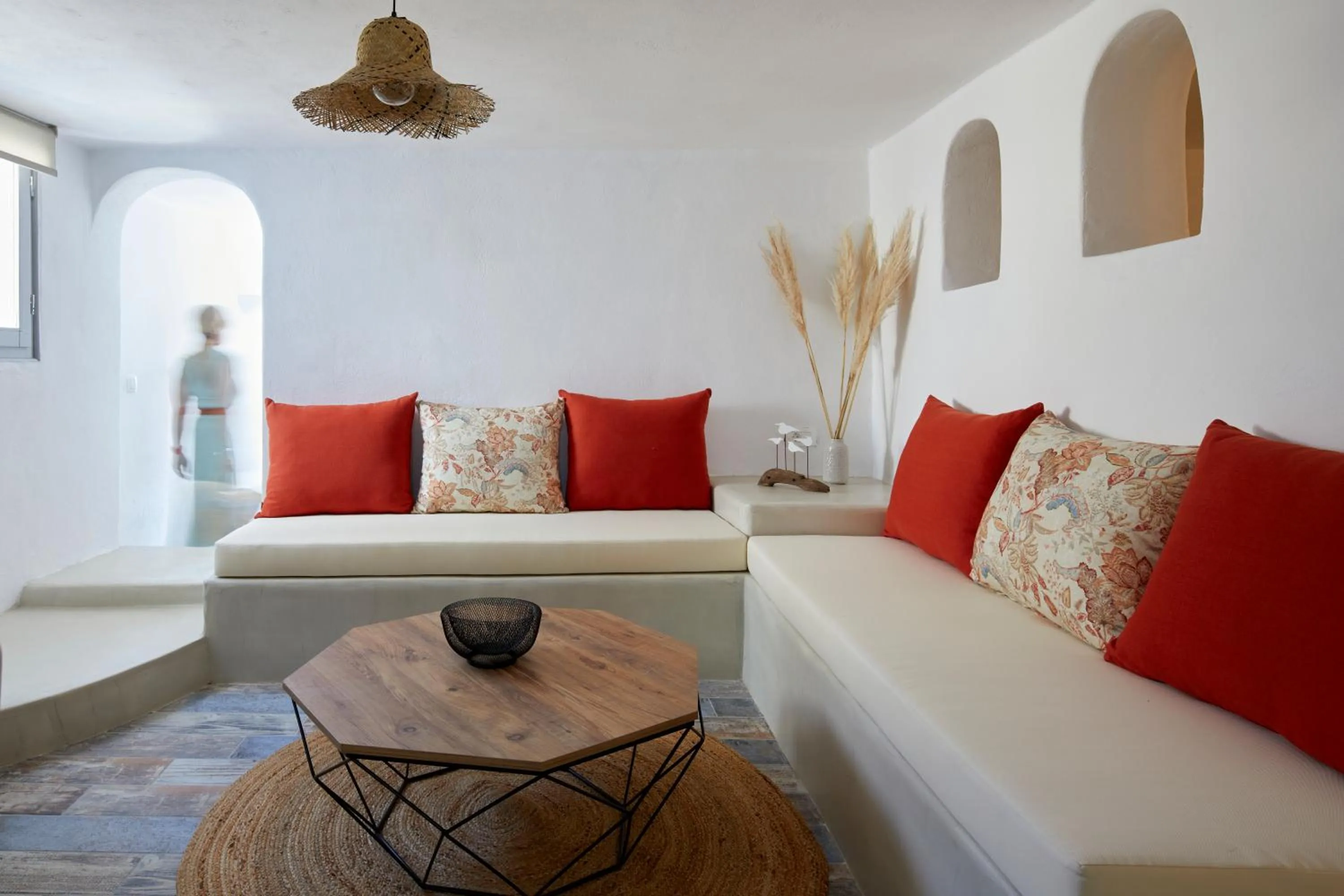 Living room, Bed in El Verano Suites