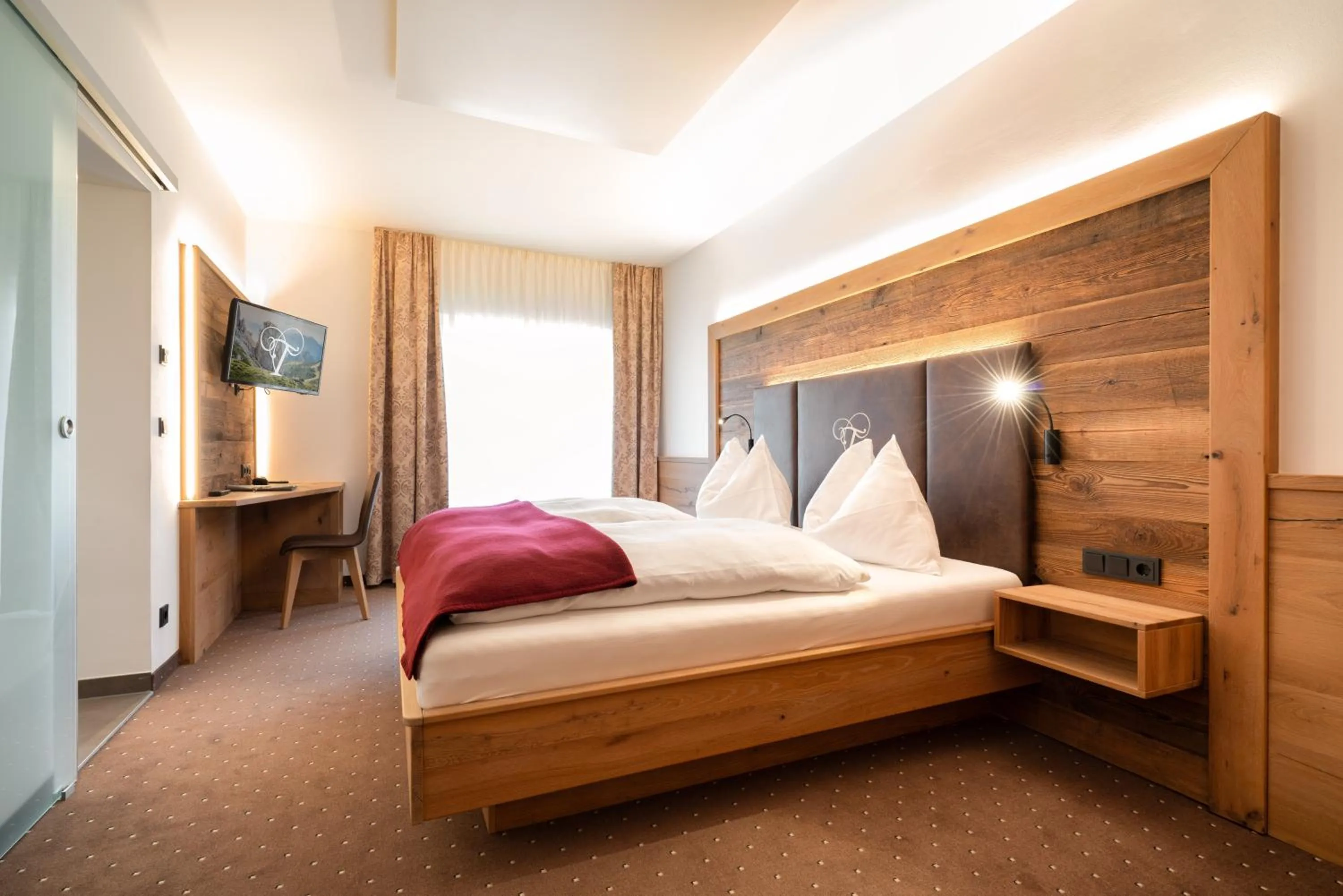 Photo of the whole room, Bed in Der Tröpolacherhof Hotel & Restaurant