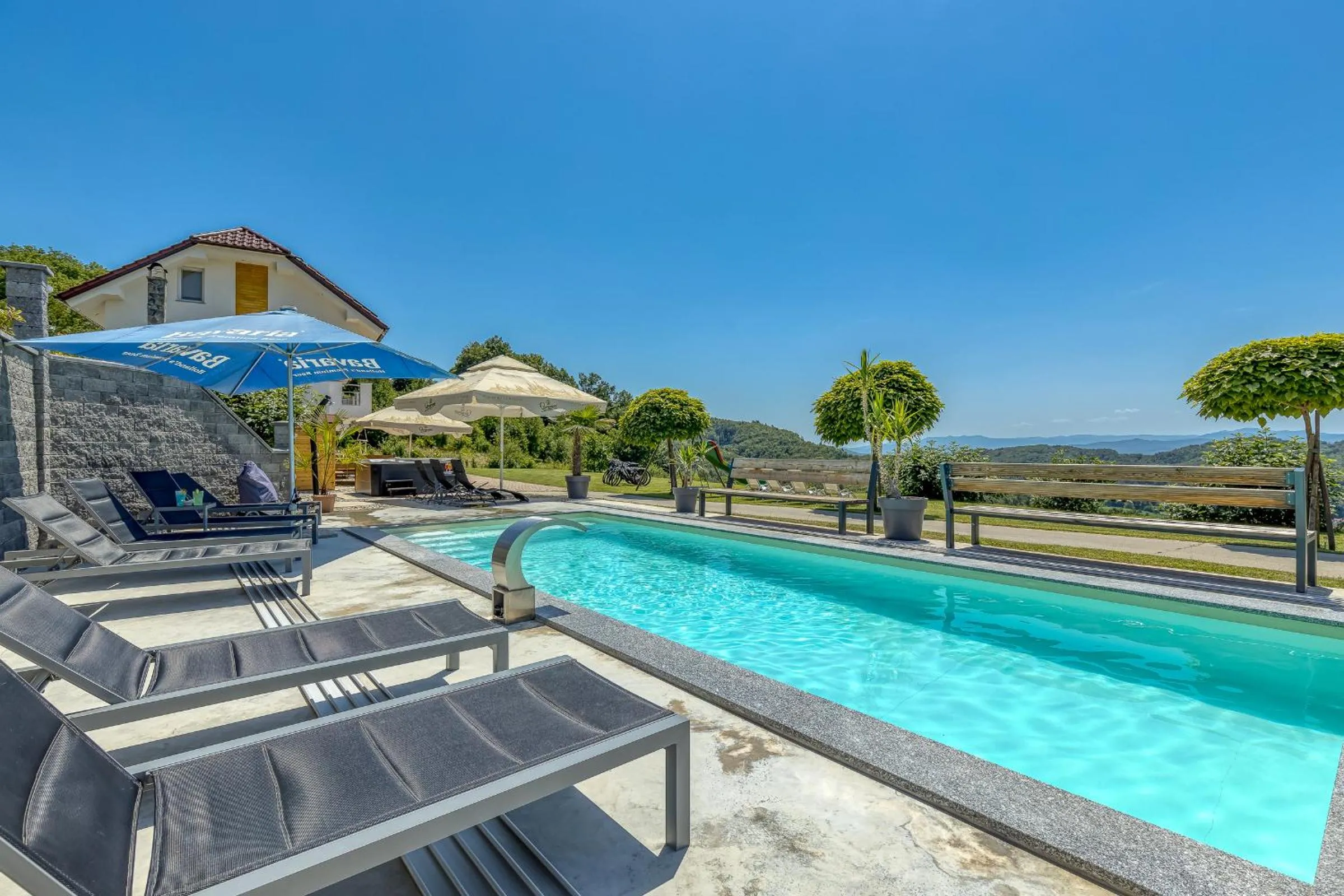Pool & Whirlpool Art Villas