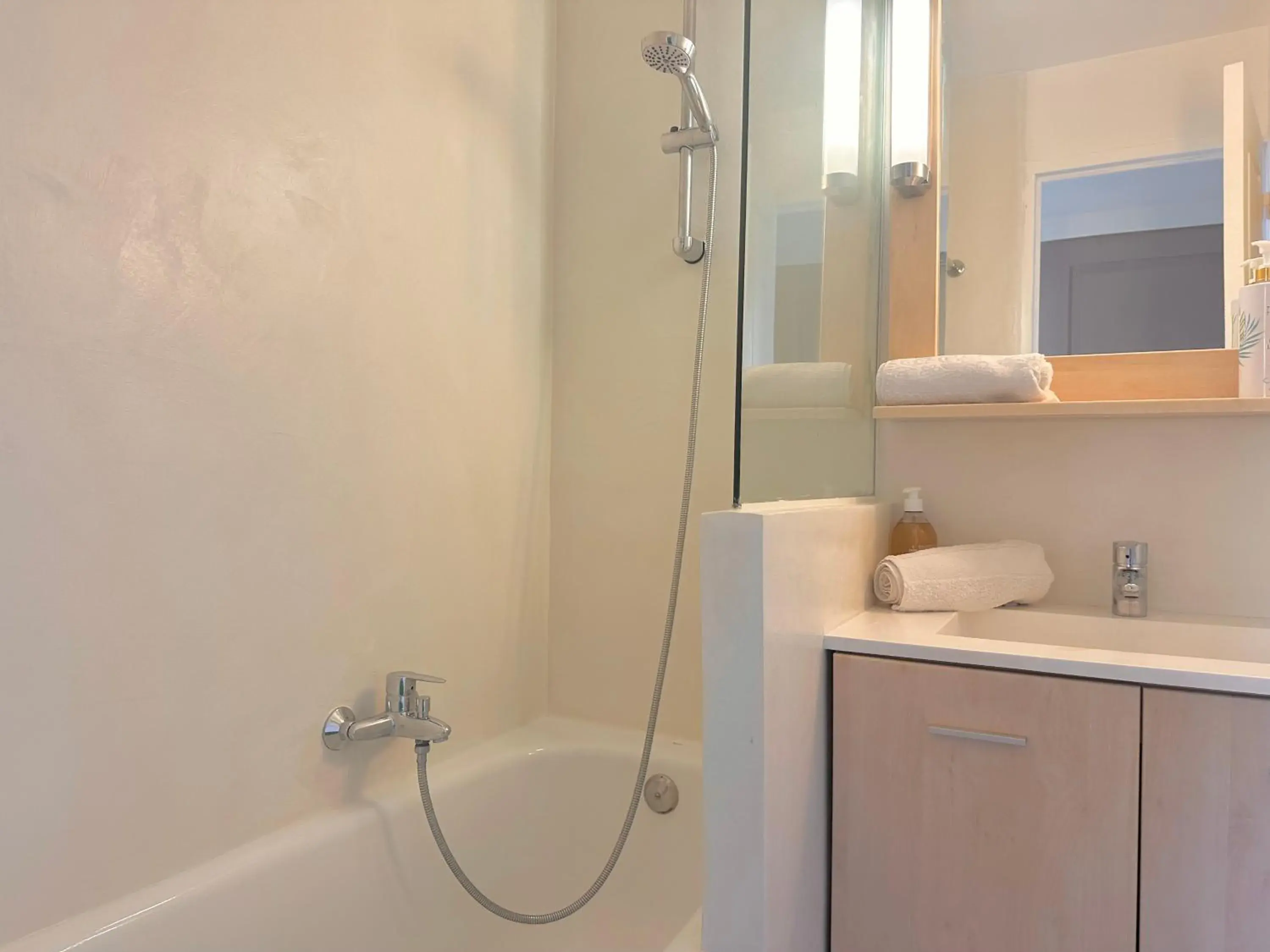 Corner Unit one bedroom with Cabin Sea View for 8 in SARA RIVIERA Costa Plana Corner Unit one bedroom with Cabin Sea View for 8 in SARA RIVIERA Costa Plana
