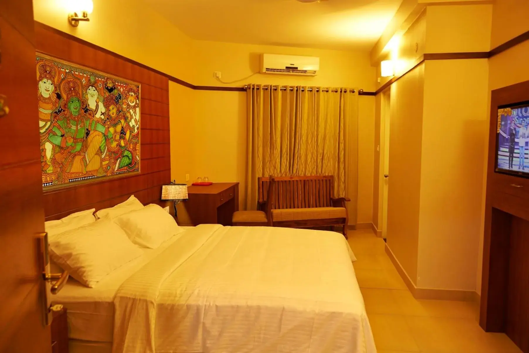 Photo of the whole room, Bed in Srivar Hotels Photo of the whole room, Bed in Srivar Hotels