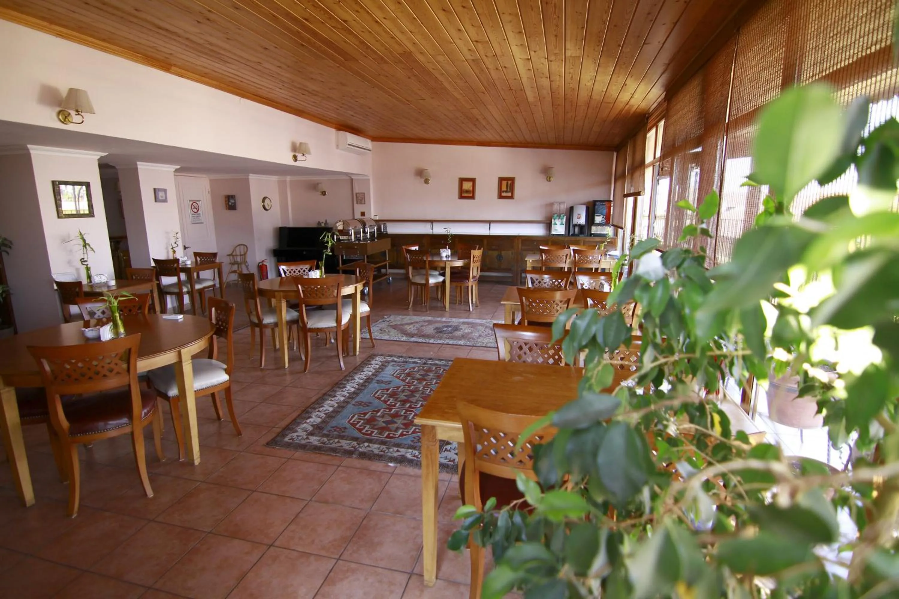 Restaurant/places to eat in Hotel Uyan-Special Category