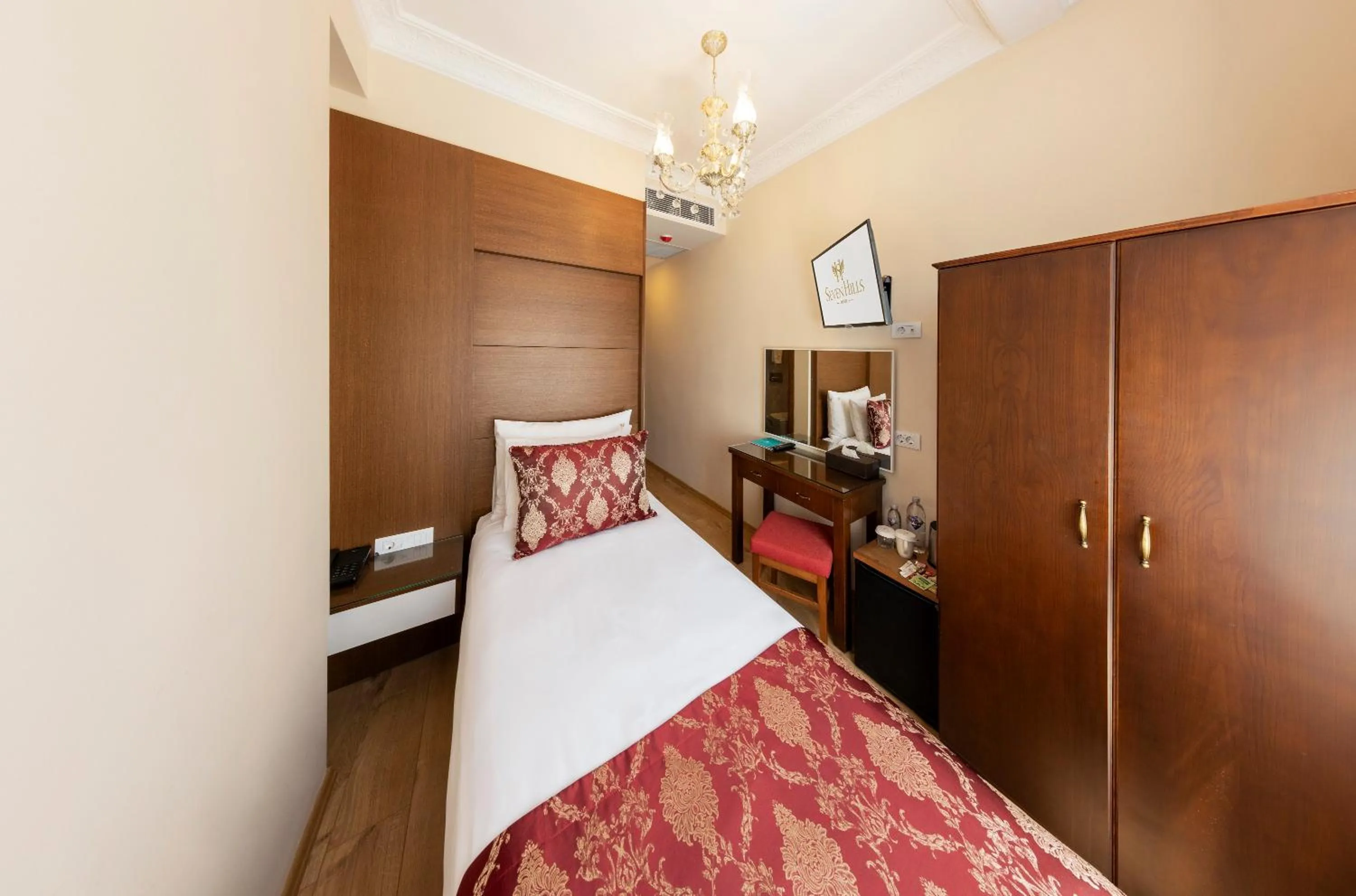 Photo of the whole room in Hotel Uyan-Special Category