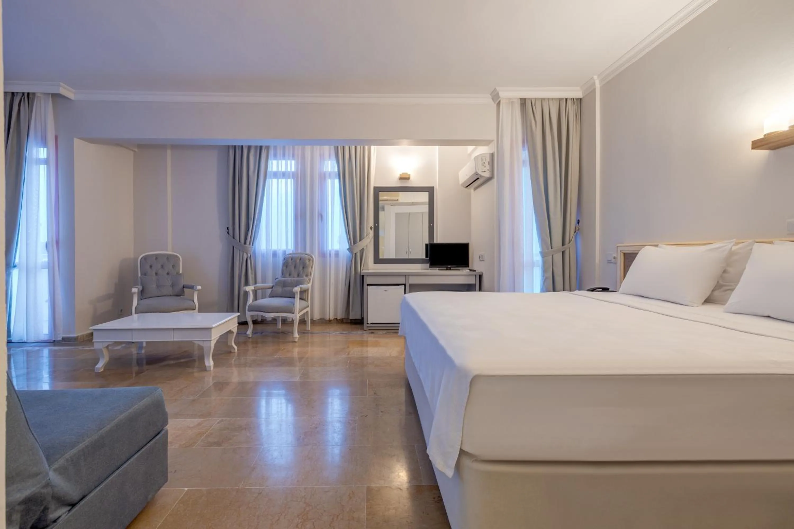 Bed in Hanedan Beach Hotel