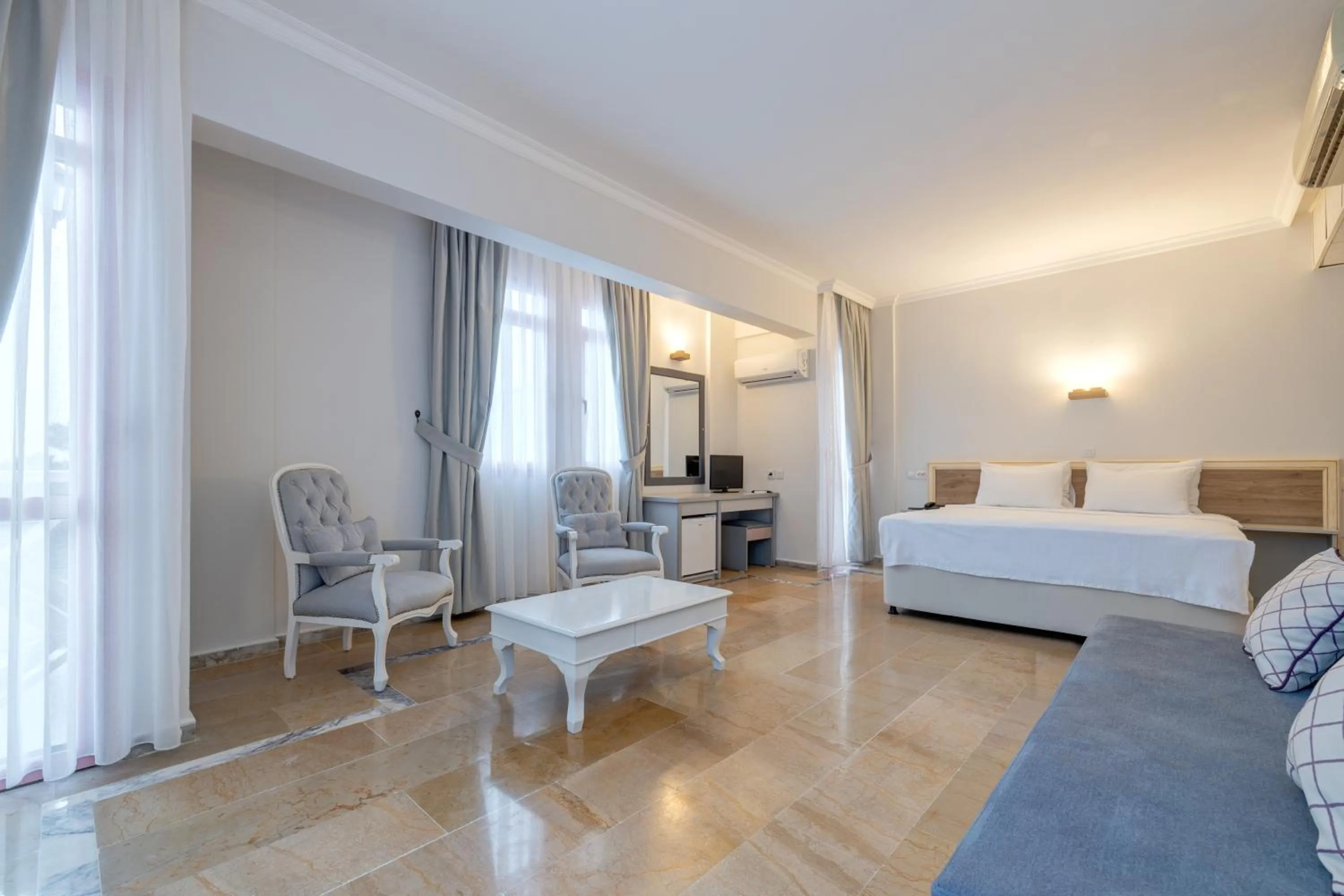 Bed in Hanedan Beach Hotel