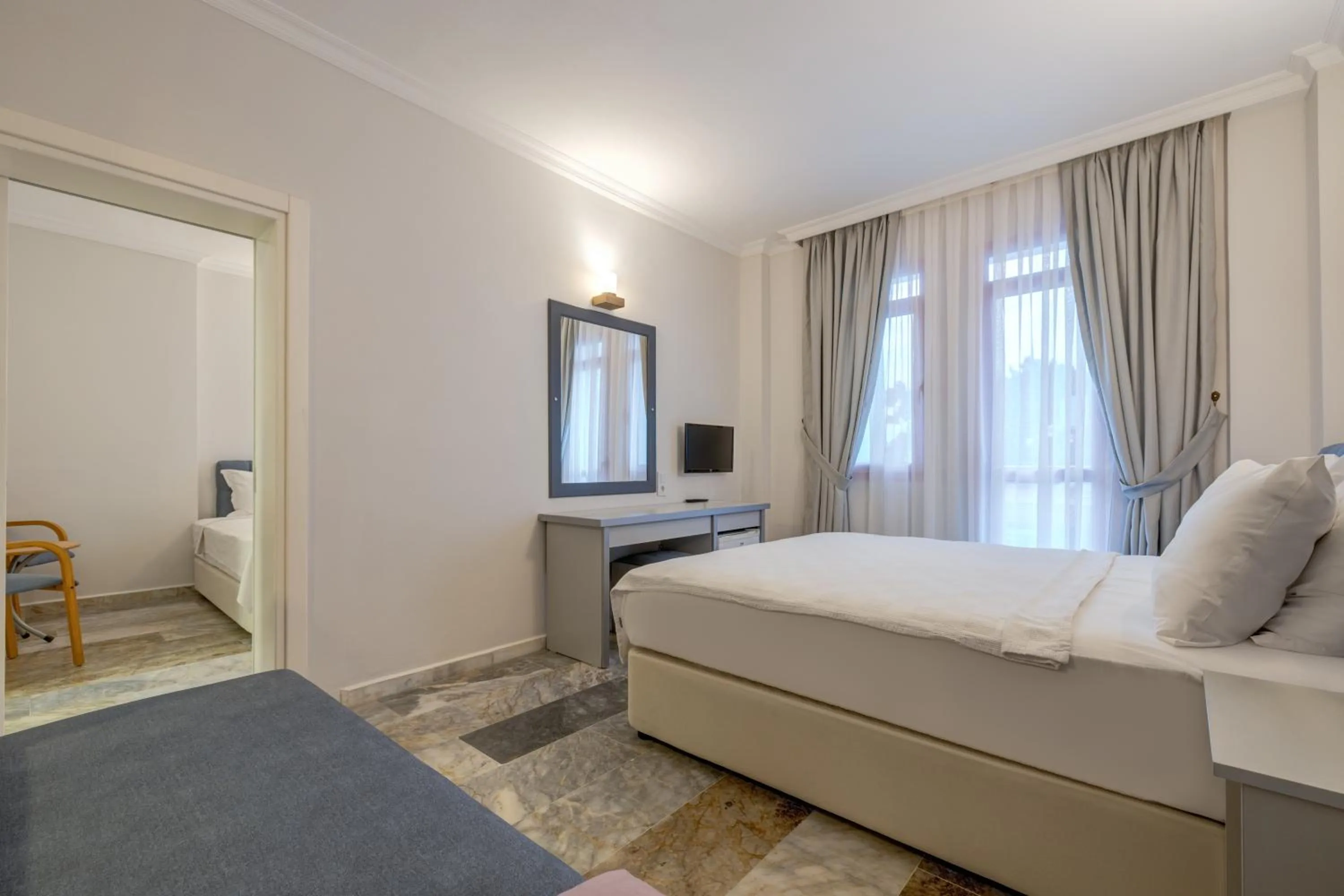 Family in Hanedan Beach Hotel