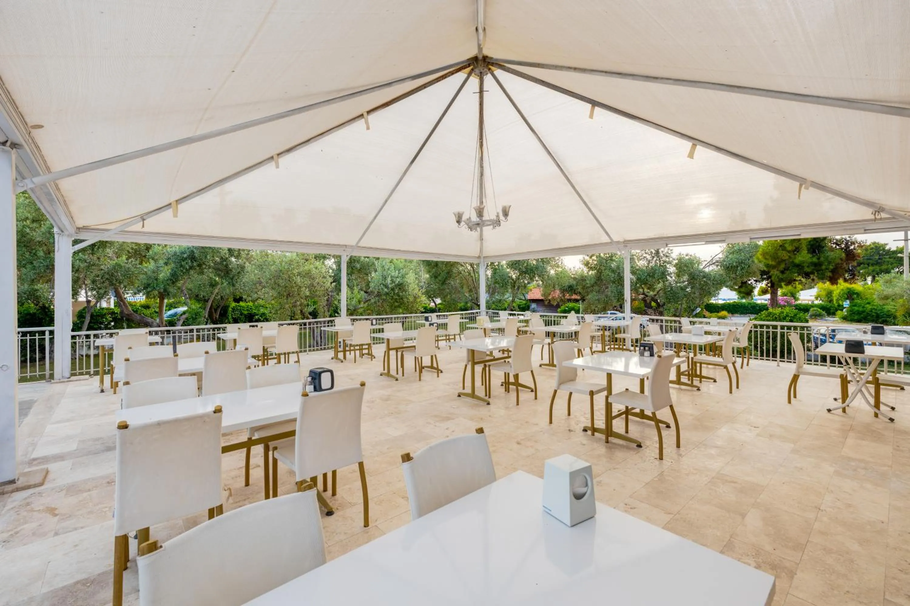 Restaurant/places to eat in Hanedan Beach Hotel