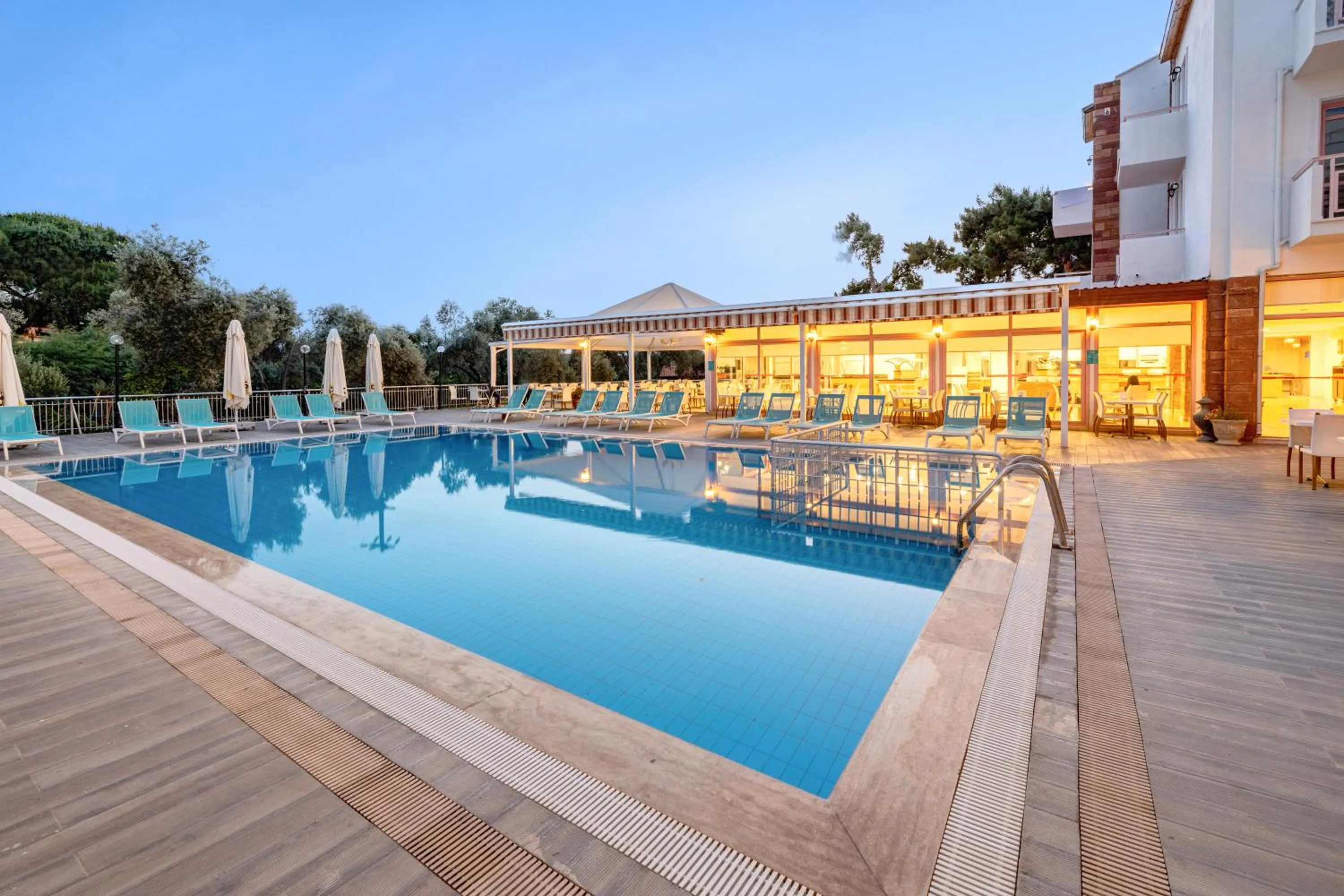 Swimming pool in Hanedan Beach Hotel