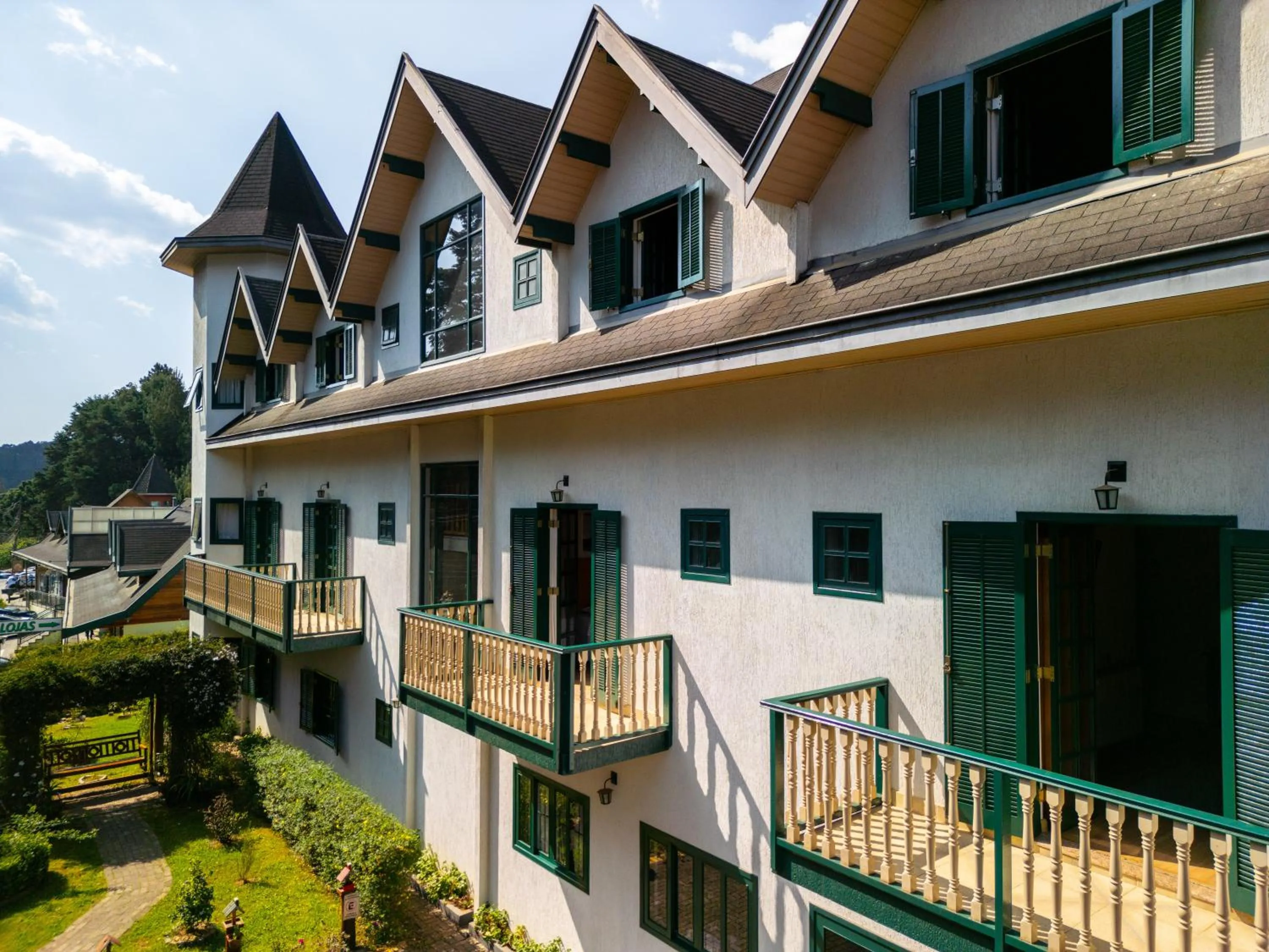 Property building in Castelo Piazzale by Concavus