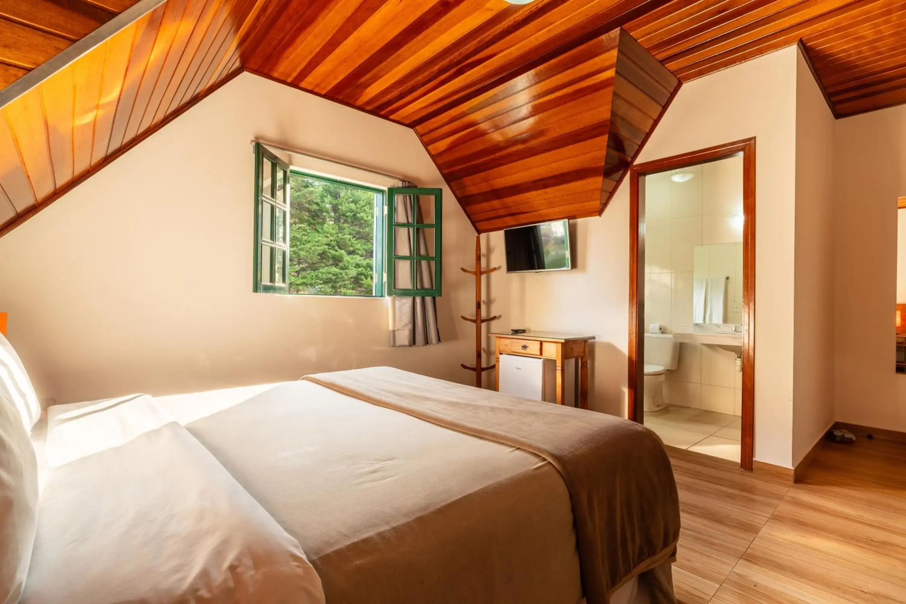 Deluxe Triple Room in Castelo Piazzale by Concavus Deluxe Triple Room in Castelo Piazzale by Concavus