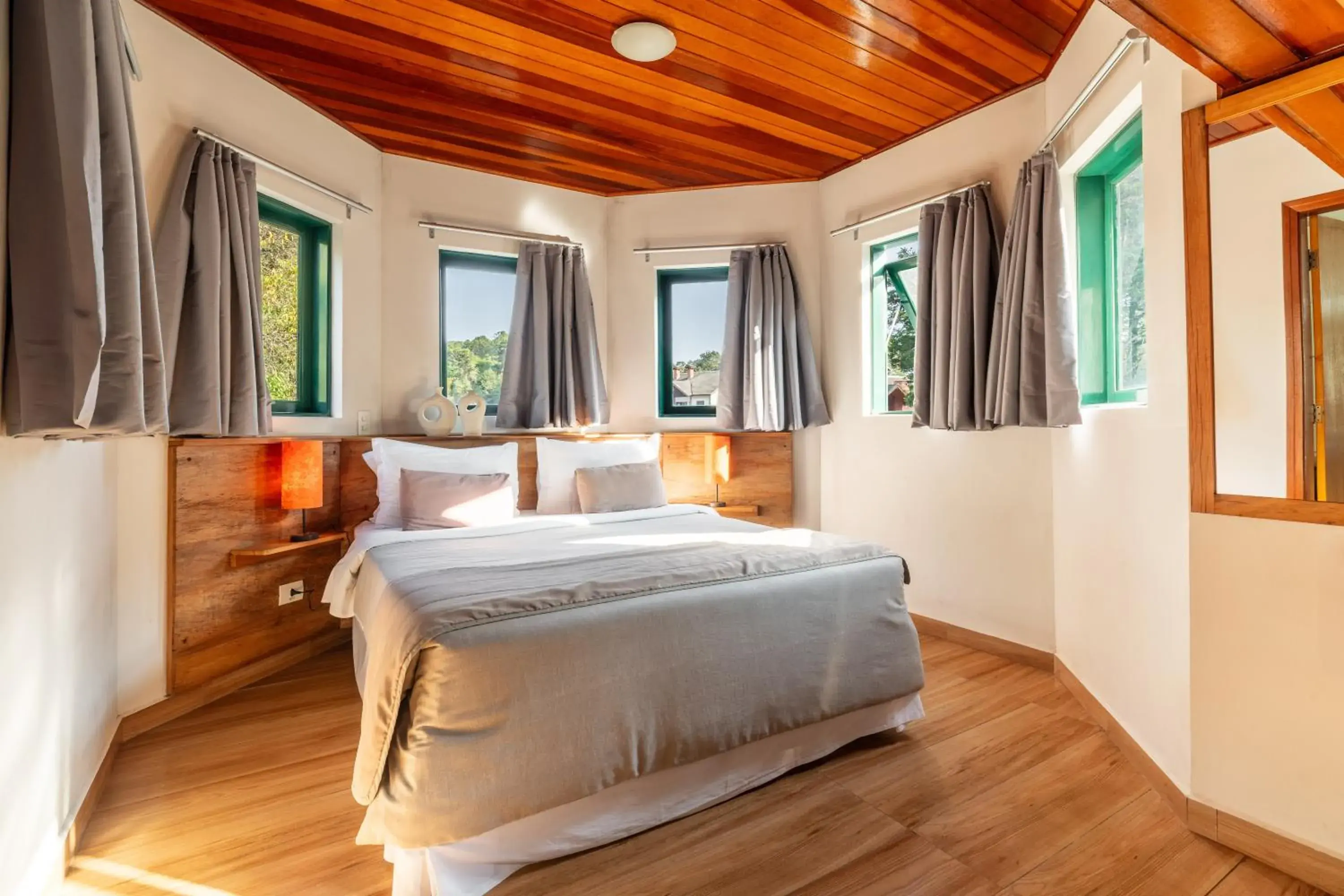 Premium Suite with Balcony in Castelo Piazzale by Concavus Premium Suite with Balcony in Castelo Piazzale by Concavus
