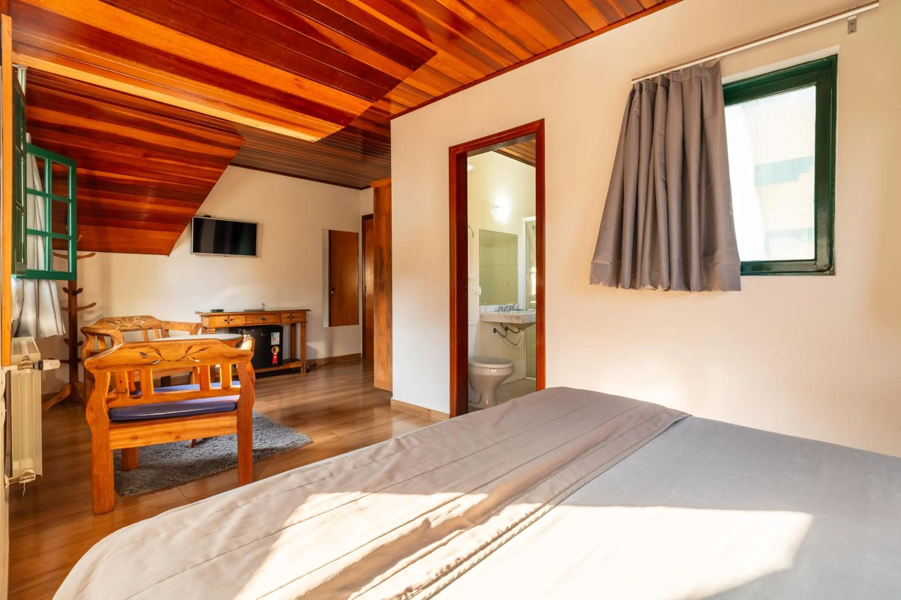 Bedroom, Bed in Castelo Piazzale by Concavus