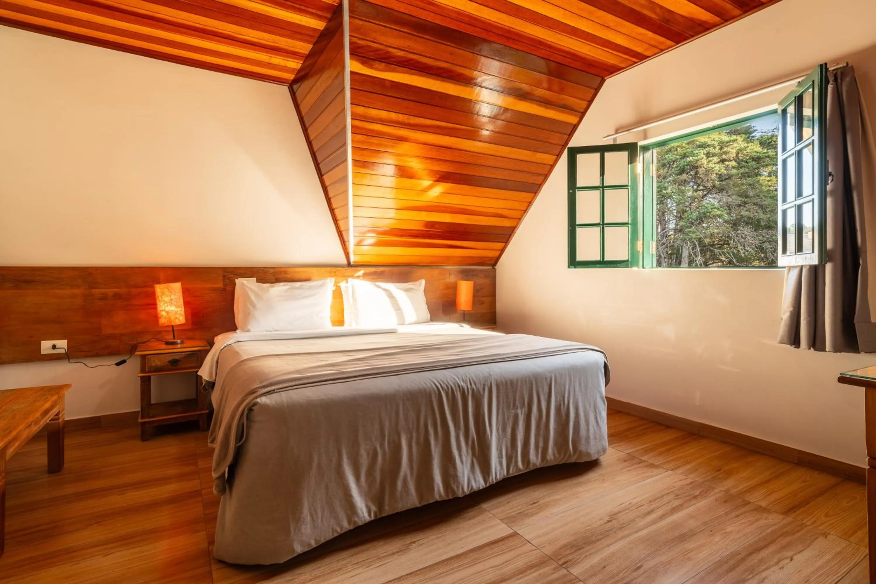 Bedroom, Bed in Castelo Piazzale by Concavus