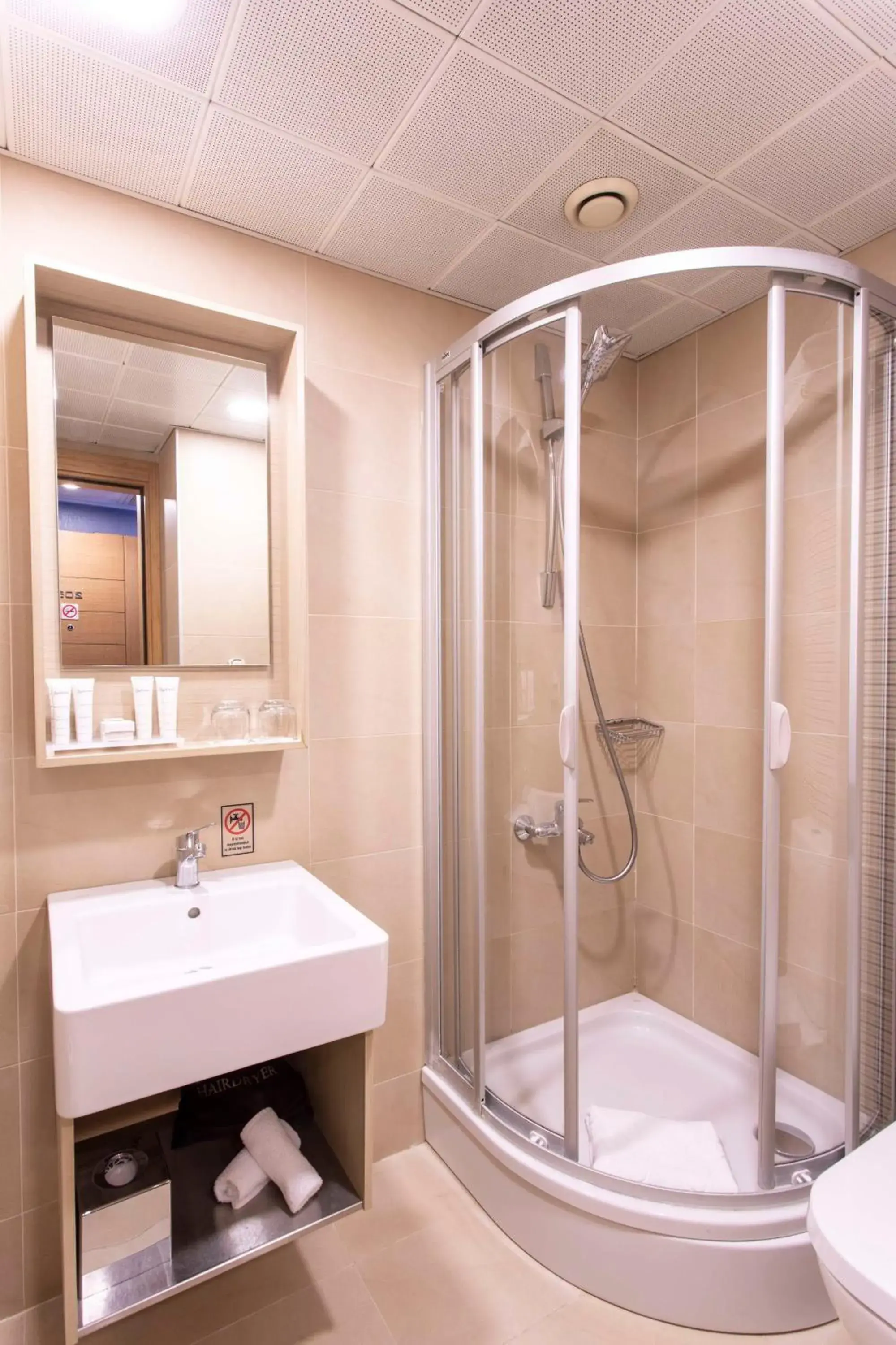 Bathroom in Radisson Hotel Istanbul Sultanahmet Bathroom in Radisson Hotel Istanbul Sultanahmet