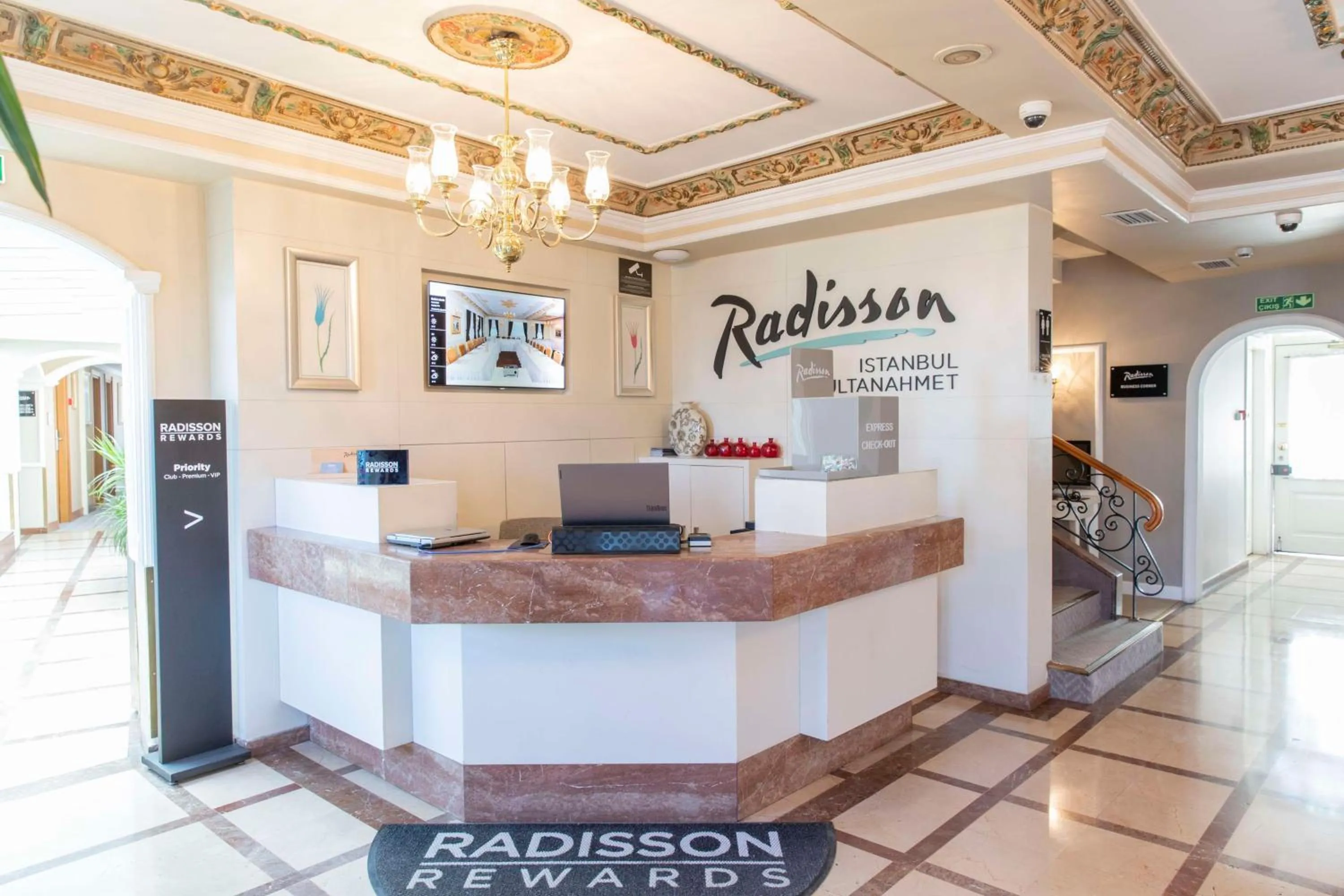 Lobby or reception in Radisson Hotel Istanbul Sultanahmet