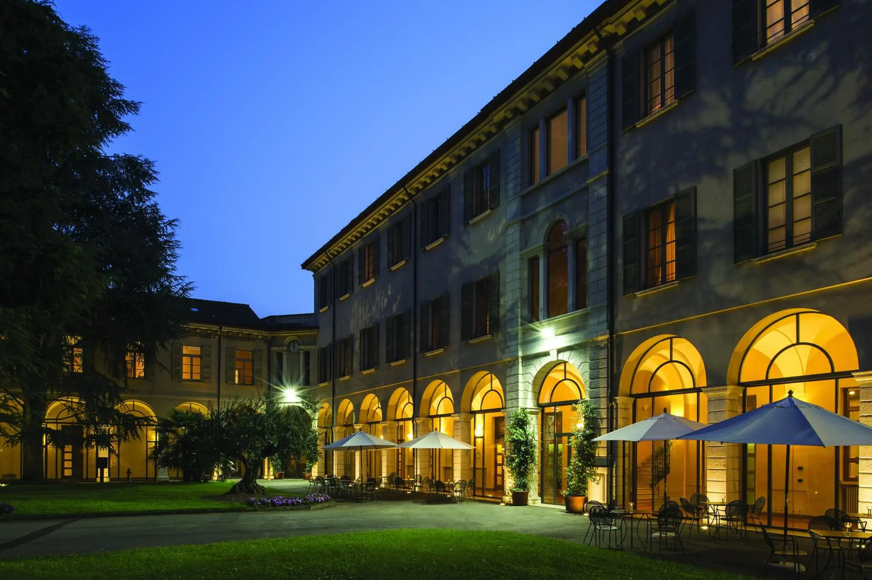 Facade/entrance in Centro Paolo VI Facade/entrance in Centro Paolo VI