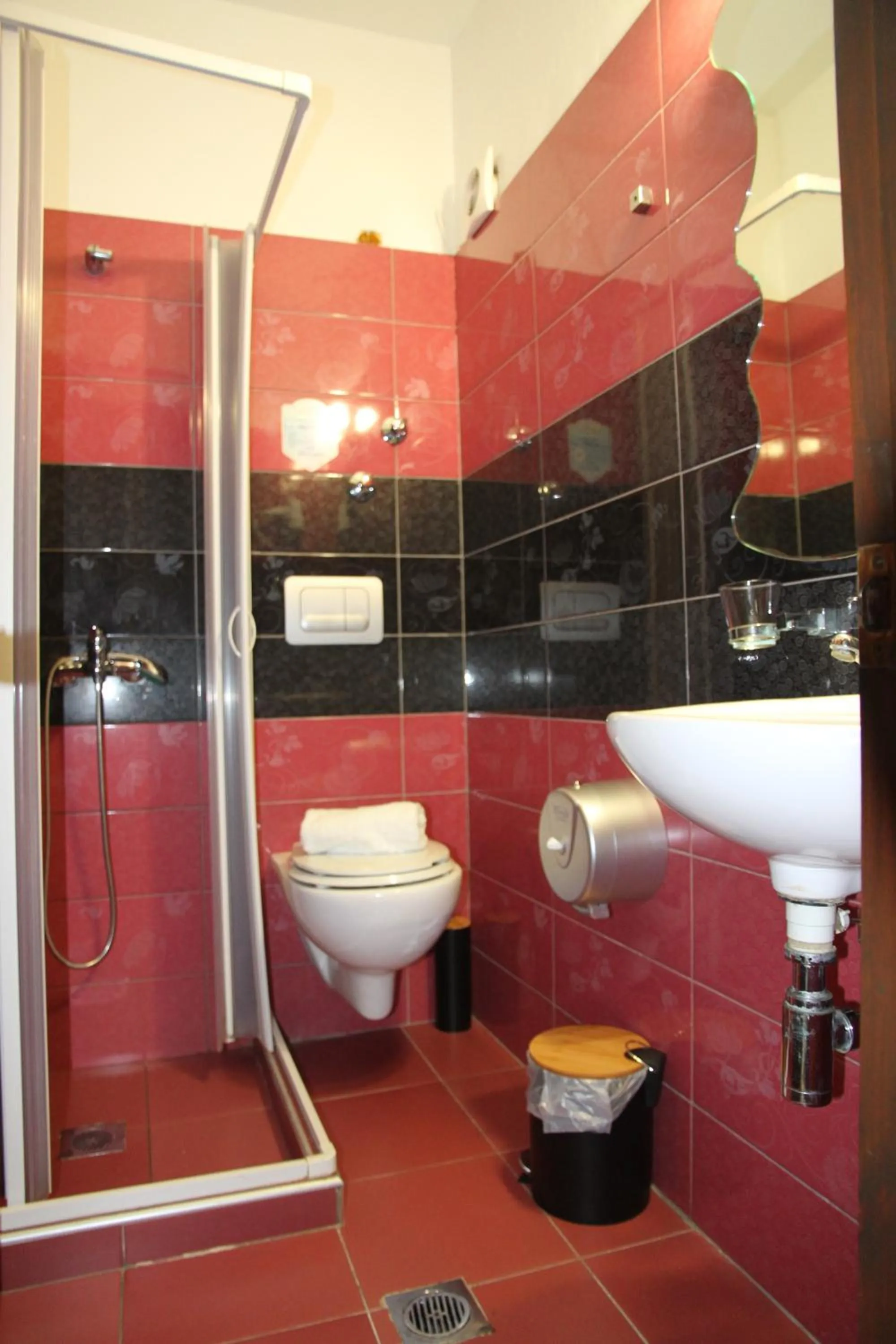 Shower in Hotel Selini