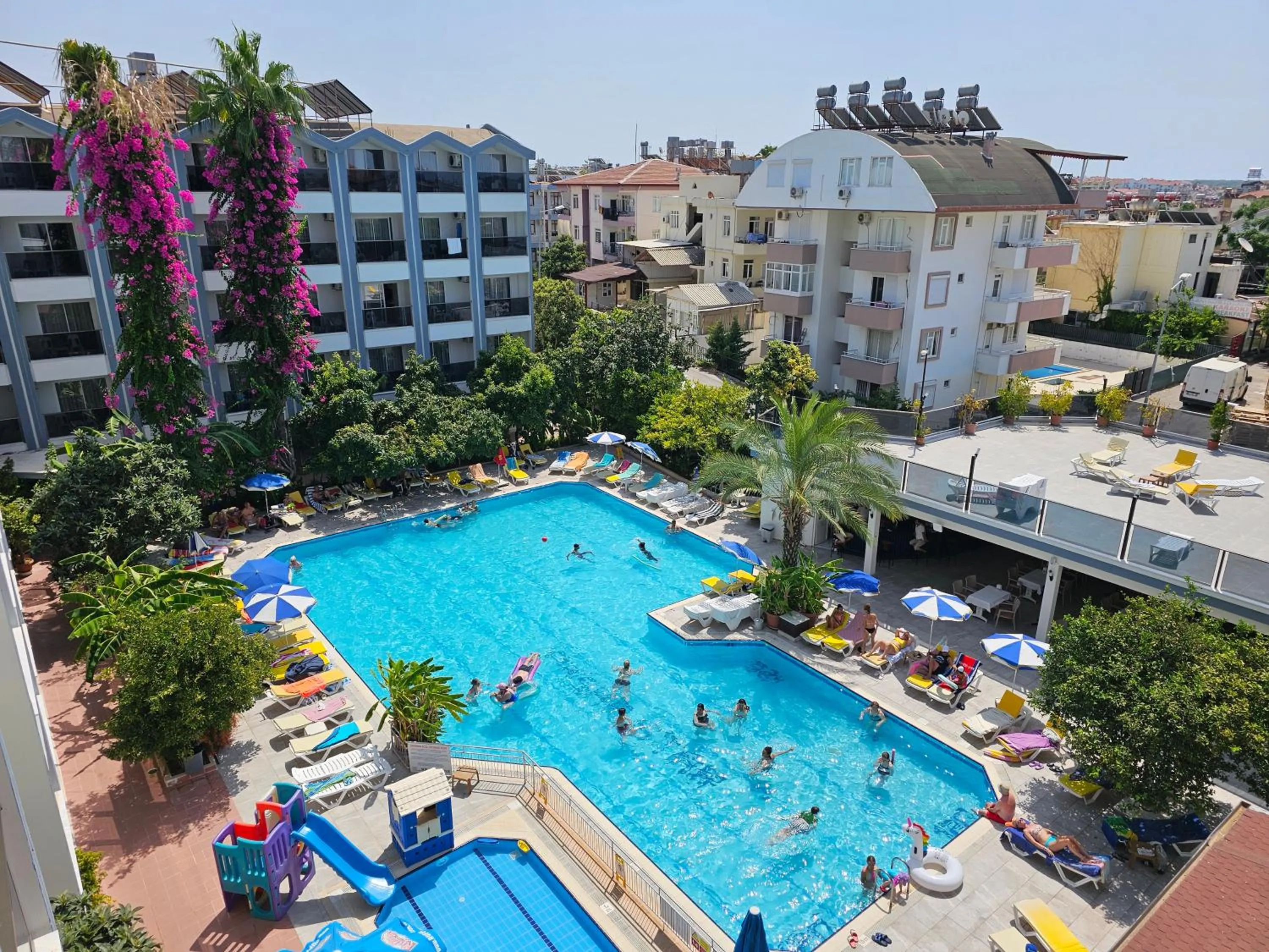 Swimming pool in Gazipasa Star Otel