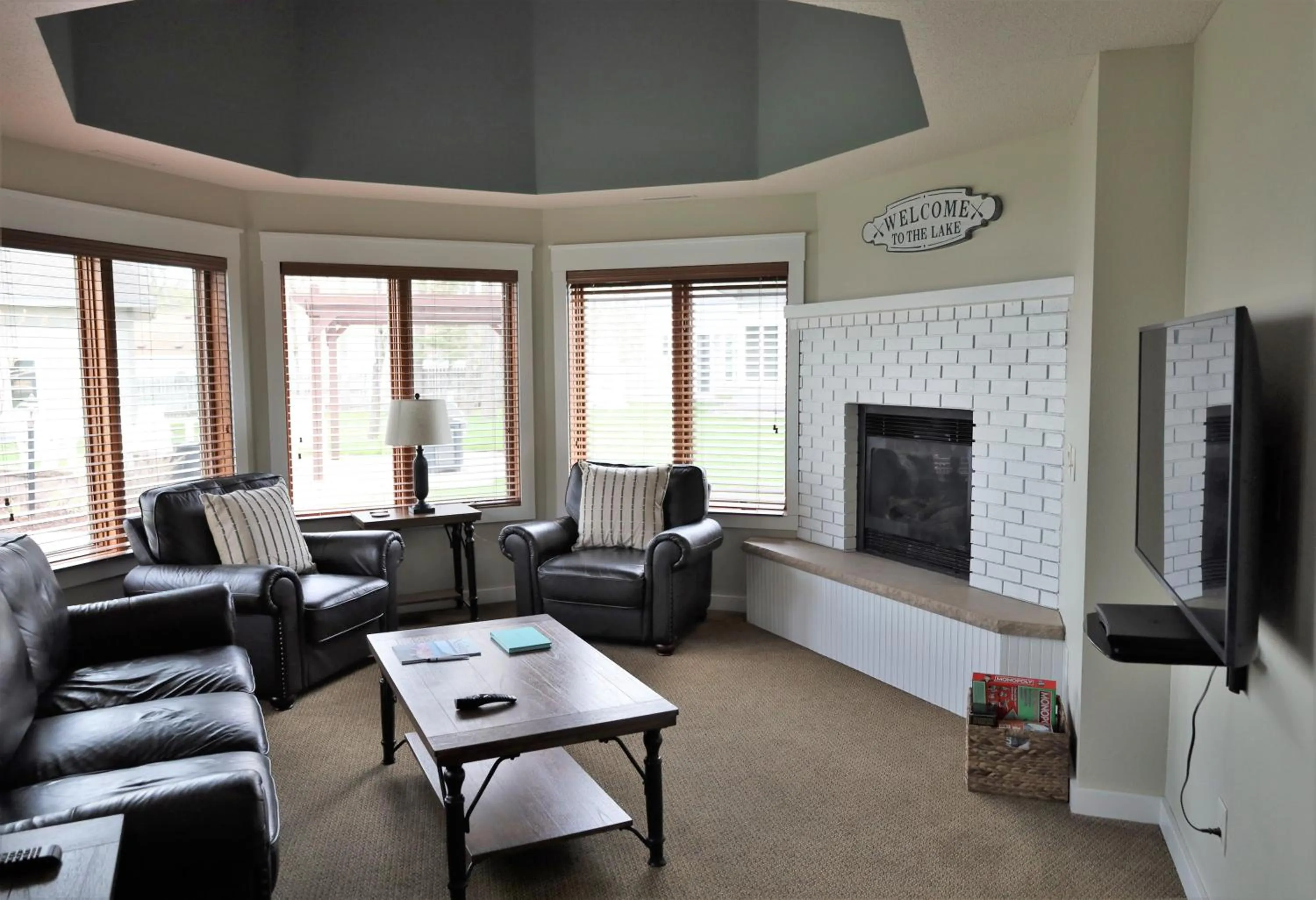 Living room in Bay Colony 766 - lower