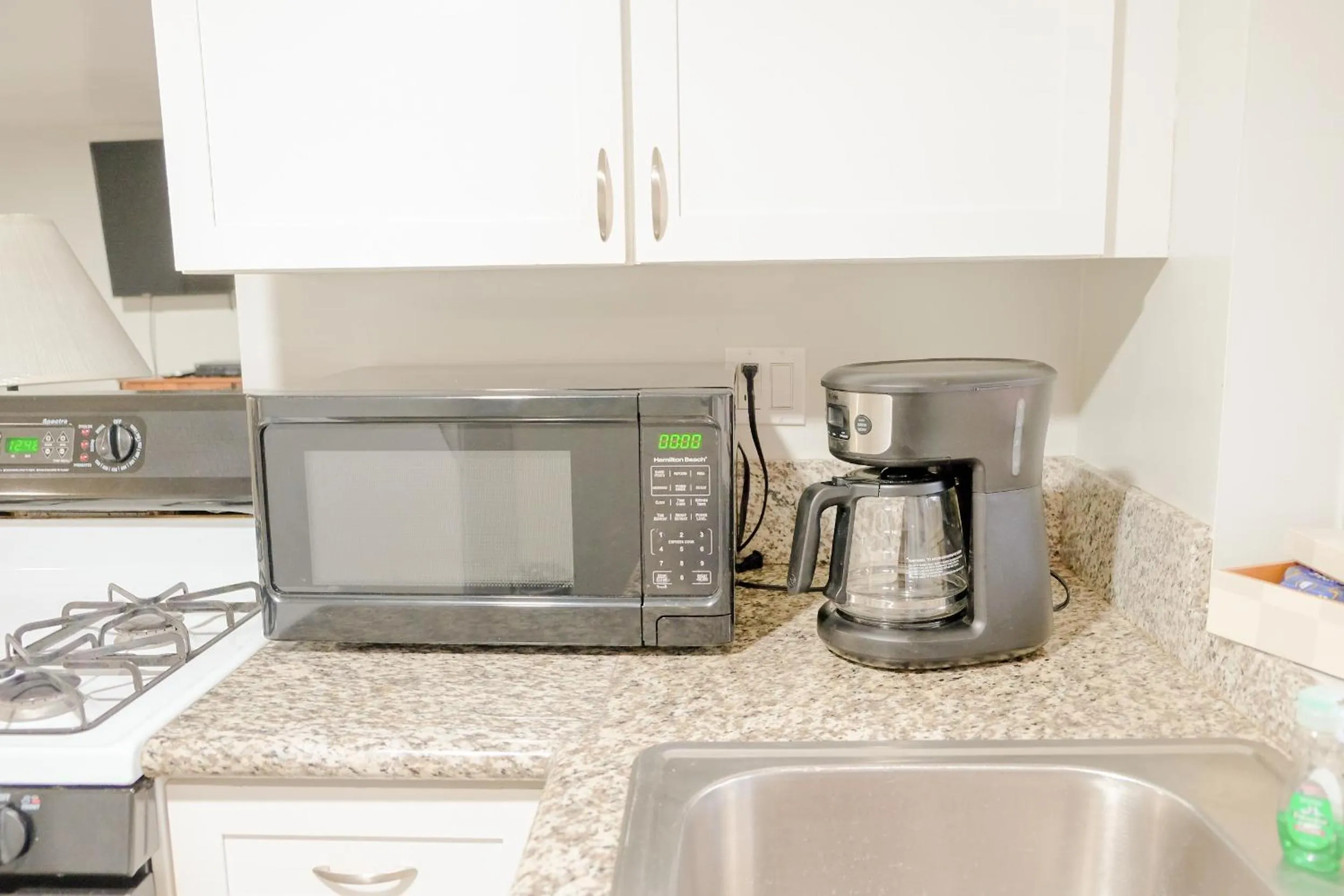 Coffee/tea facilities in Sherwood Arms Motel