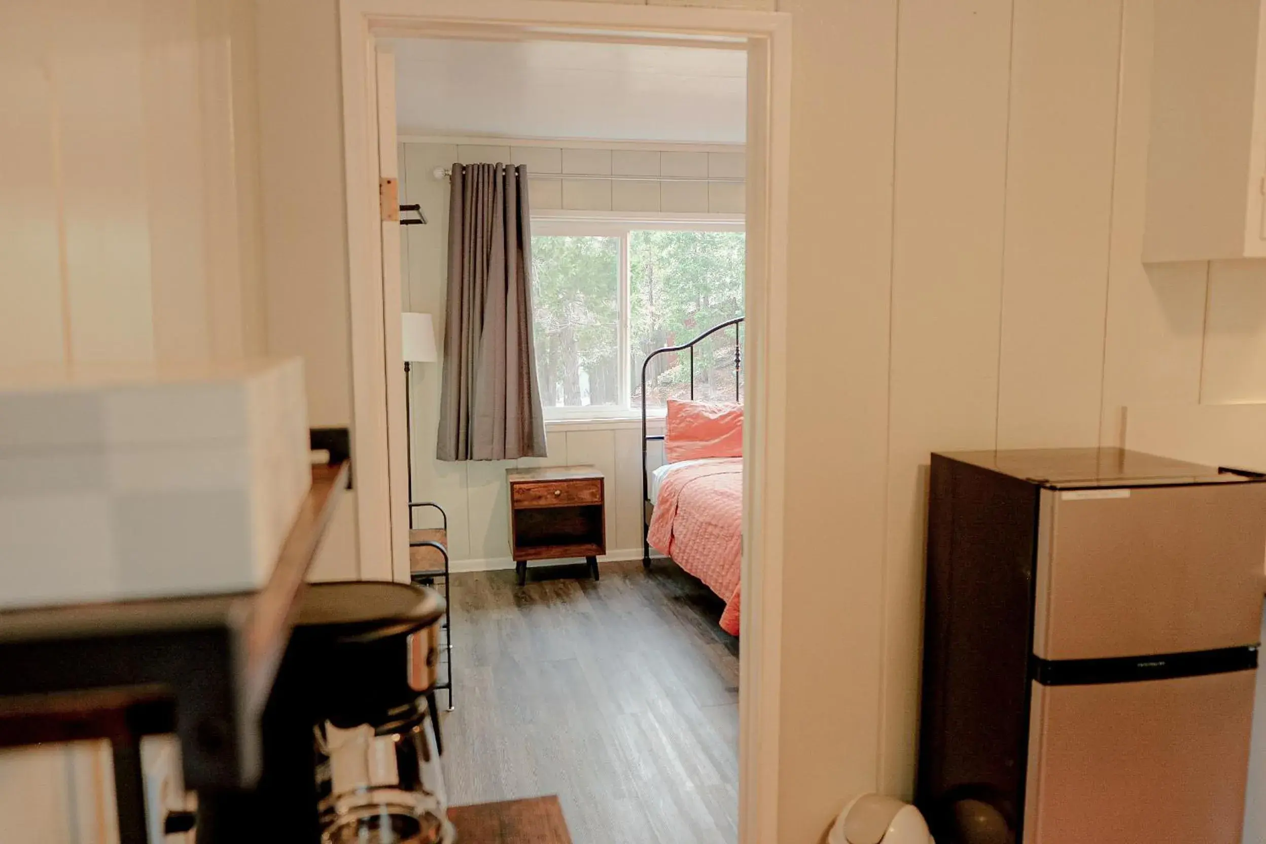 Bed in Sherwood Arms Motel Bed in Sherwood Arms Motel