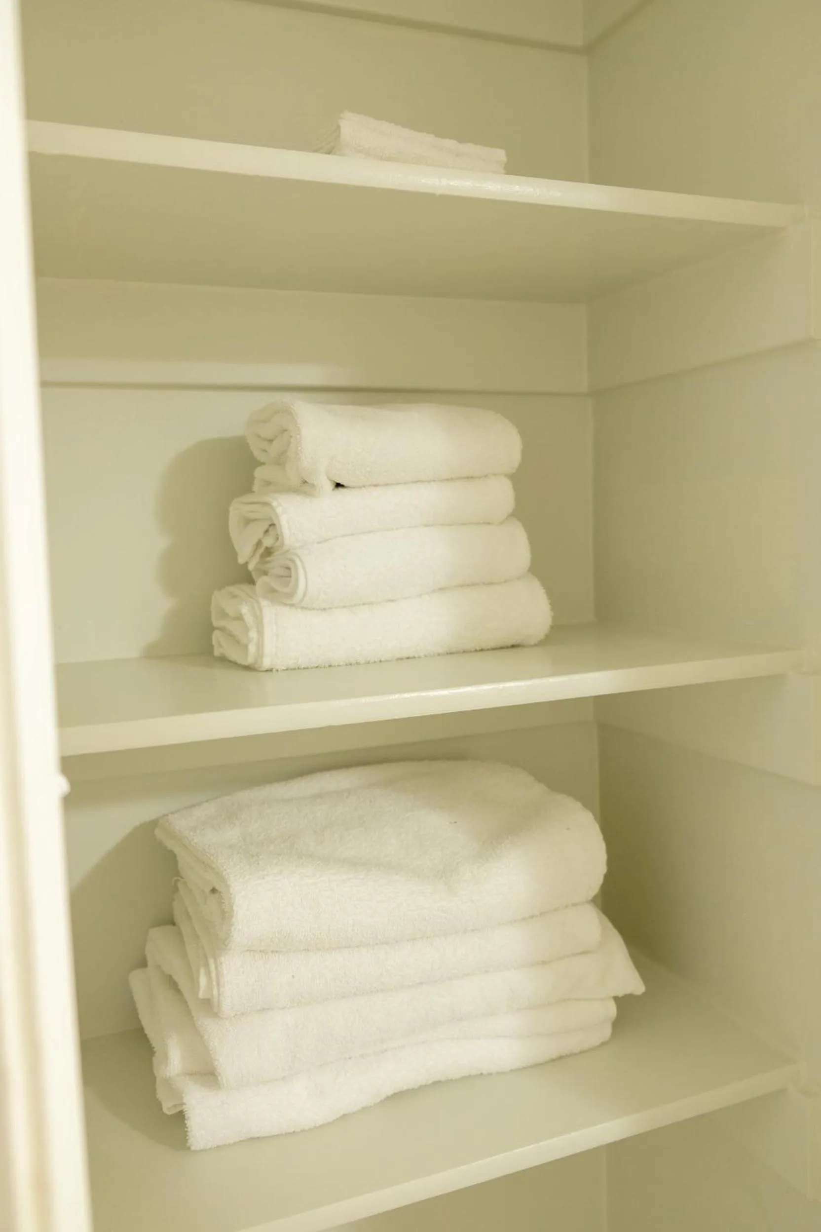 towels in Sherwood Arms Motel