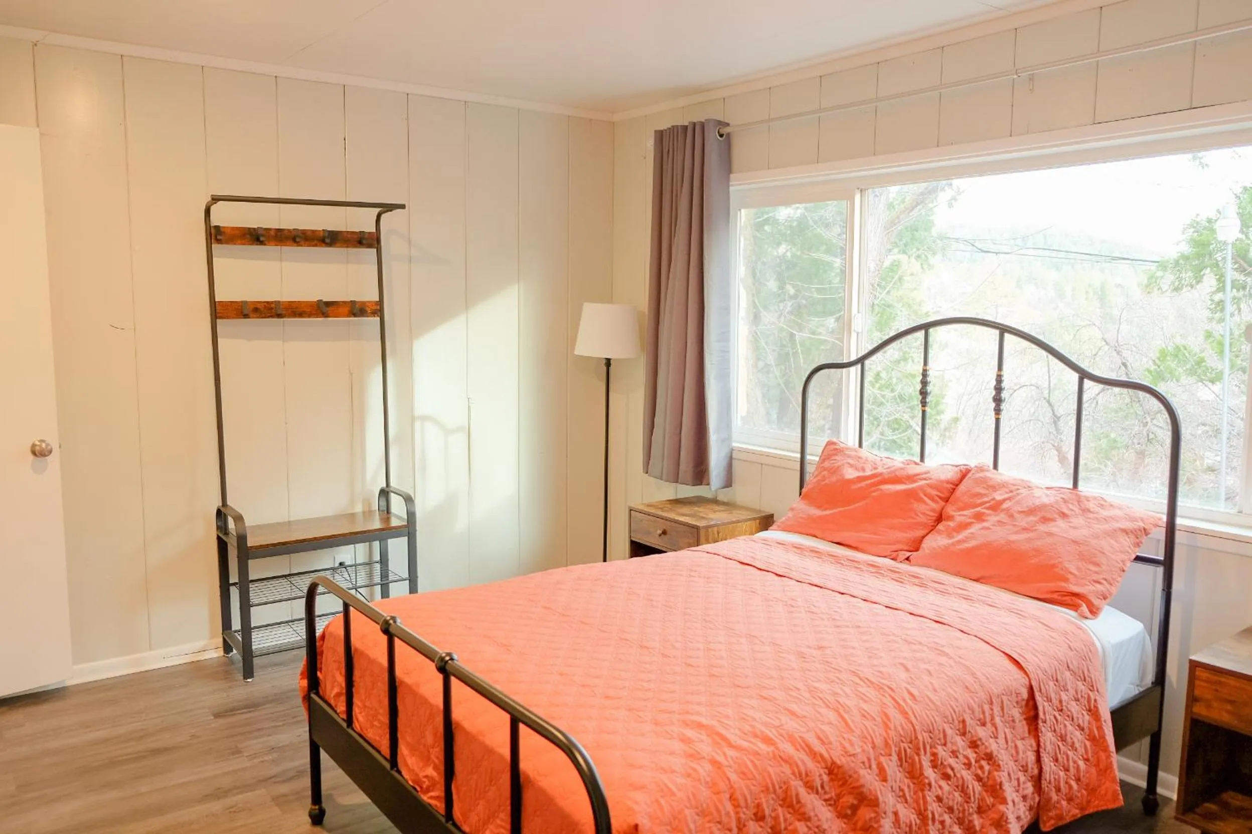 Bed in Sherwood Arms Motel