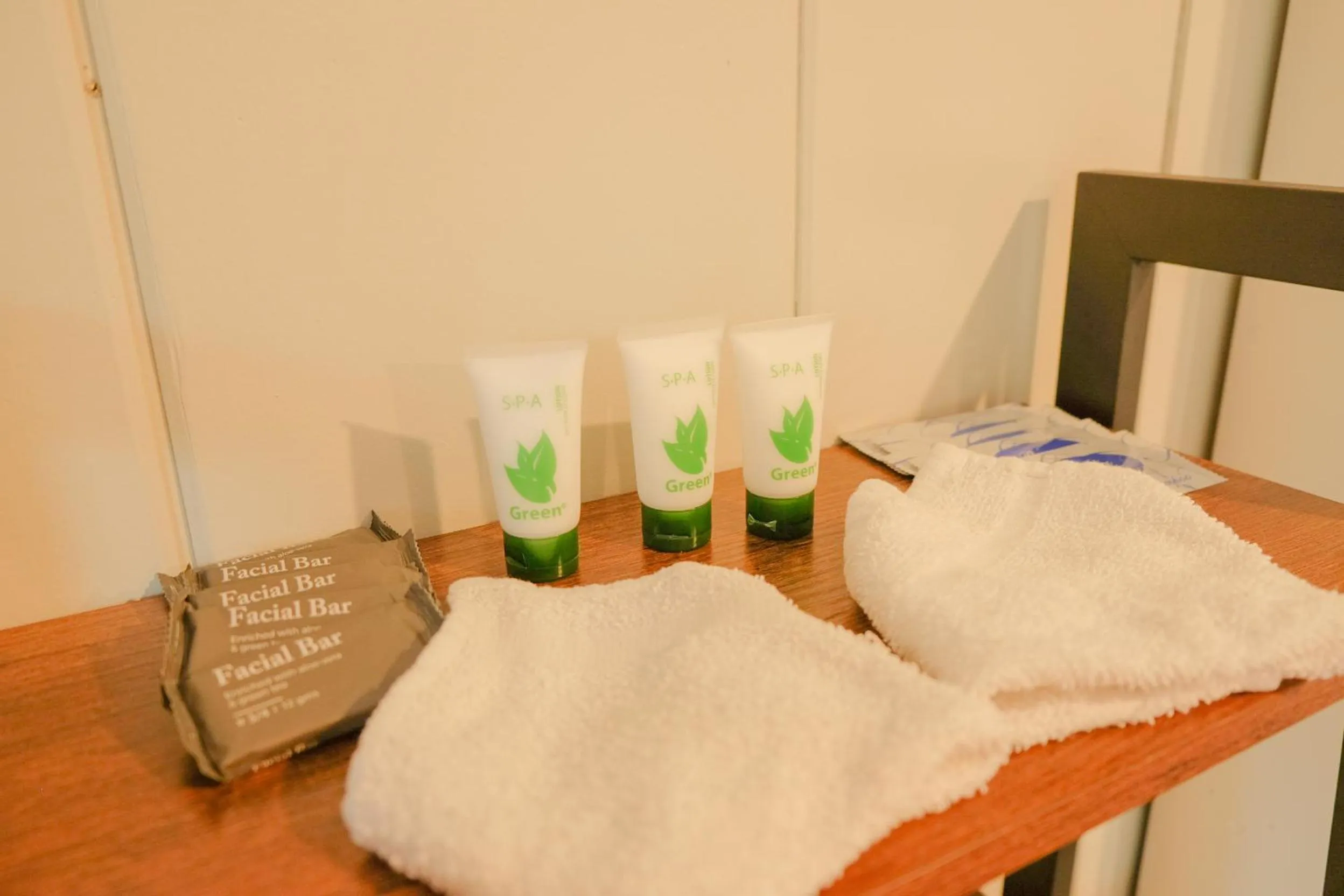 towels in Sherwood Arms Motel