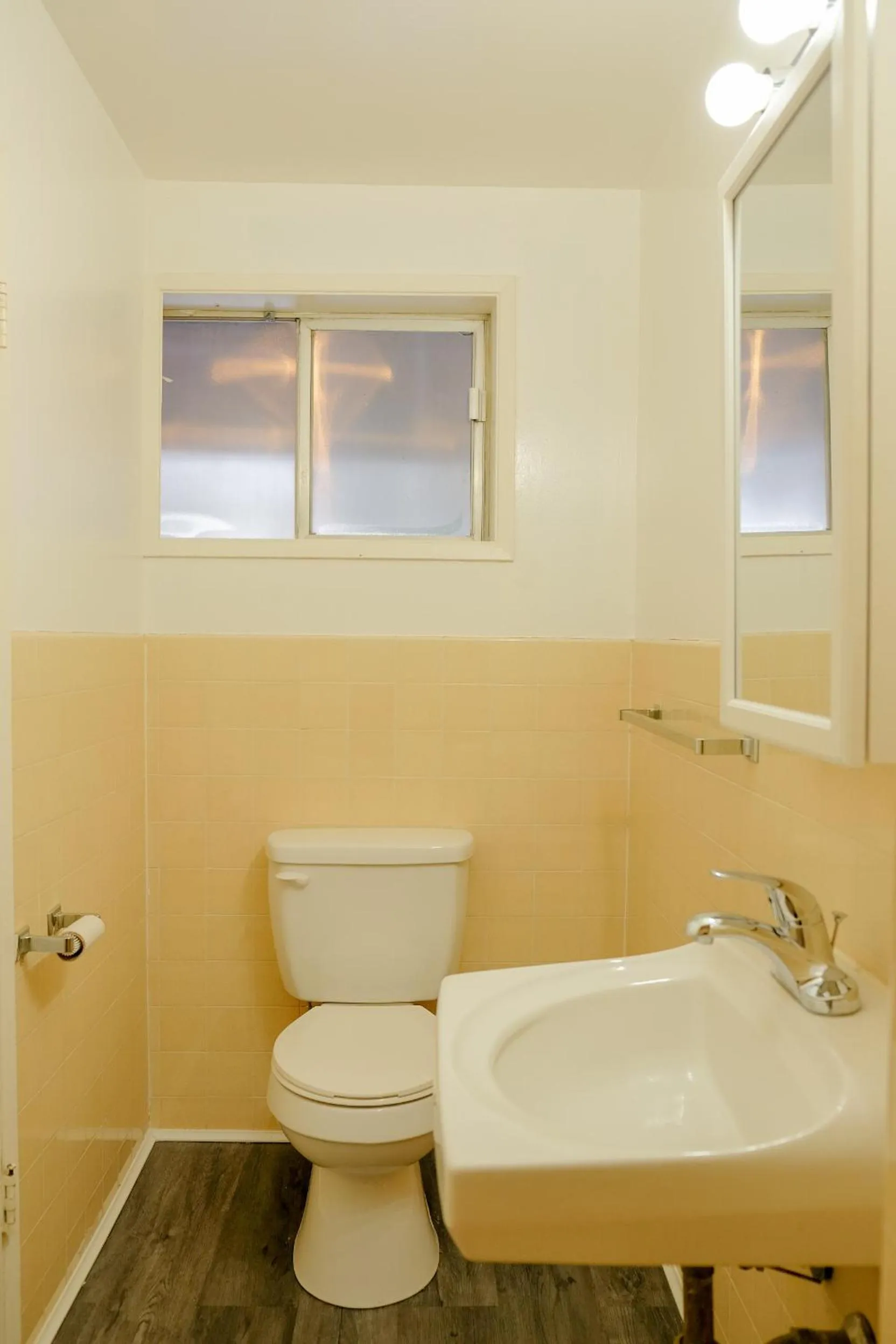 Toilet in Sherwood Arms Motel