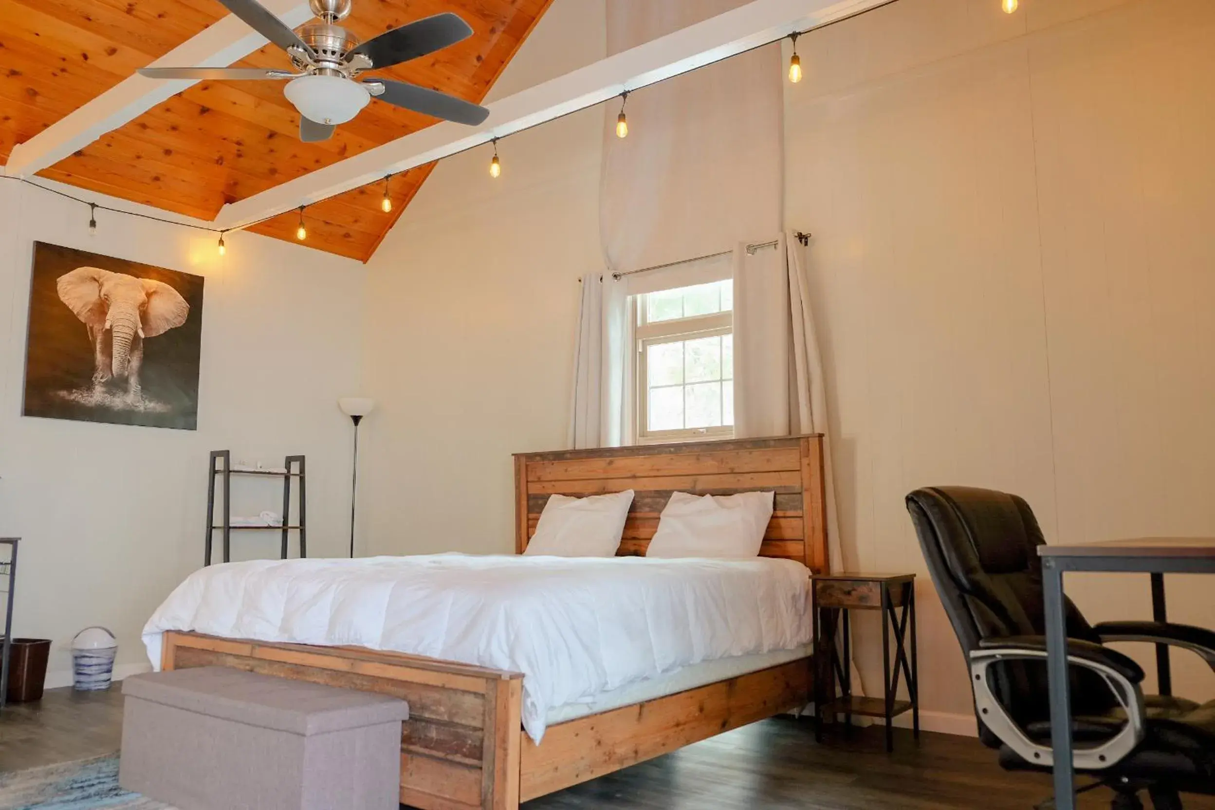 King Room in Sherwood Arms Motel King Room in Sherwood Arms Motel