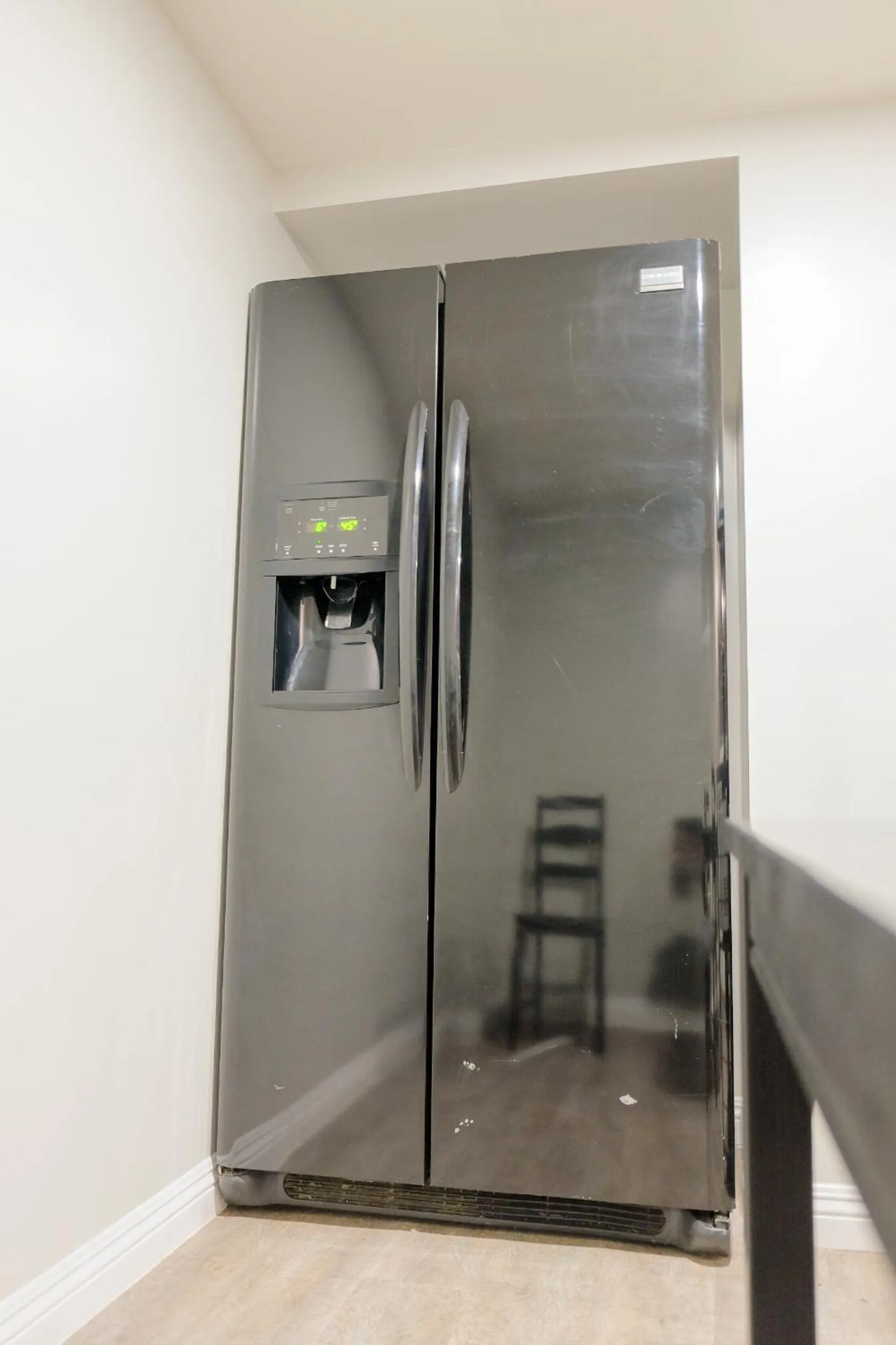 kitchen in Sherwood Arms Motel