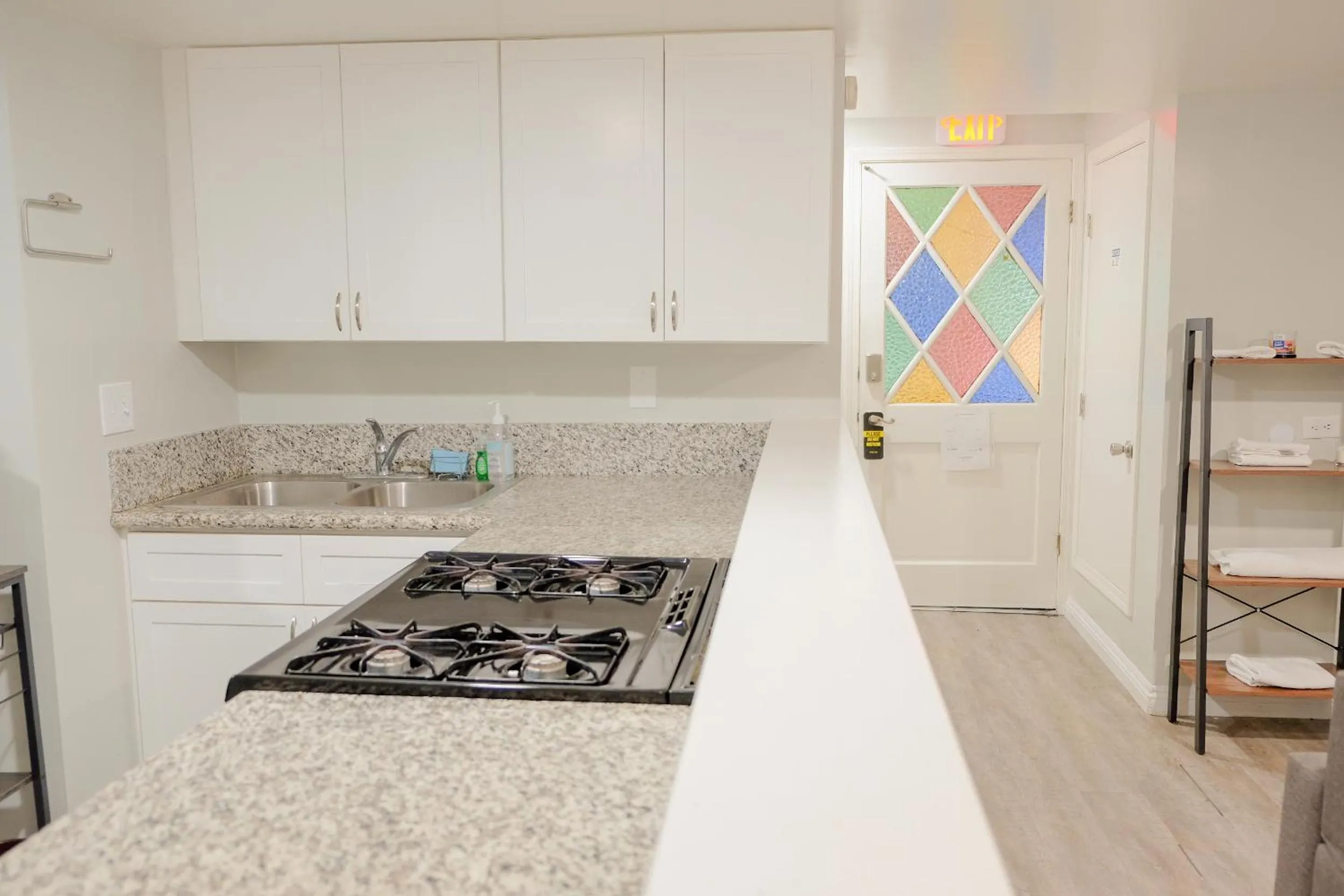 stove in Sherwood Arms Motel