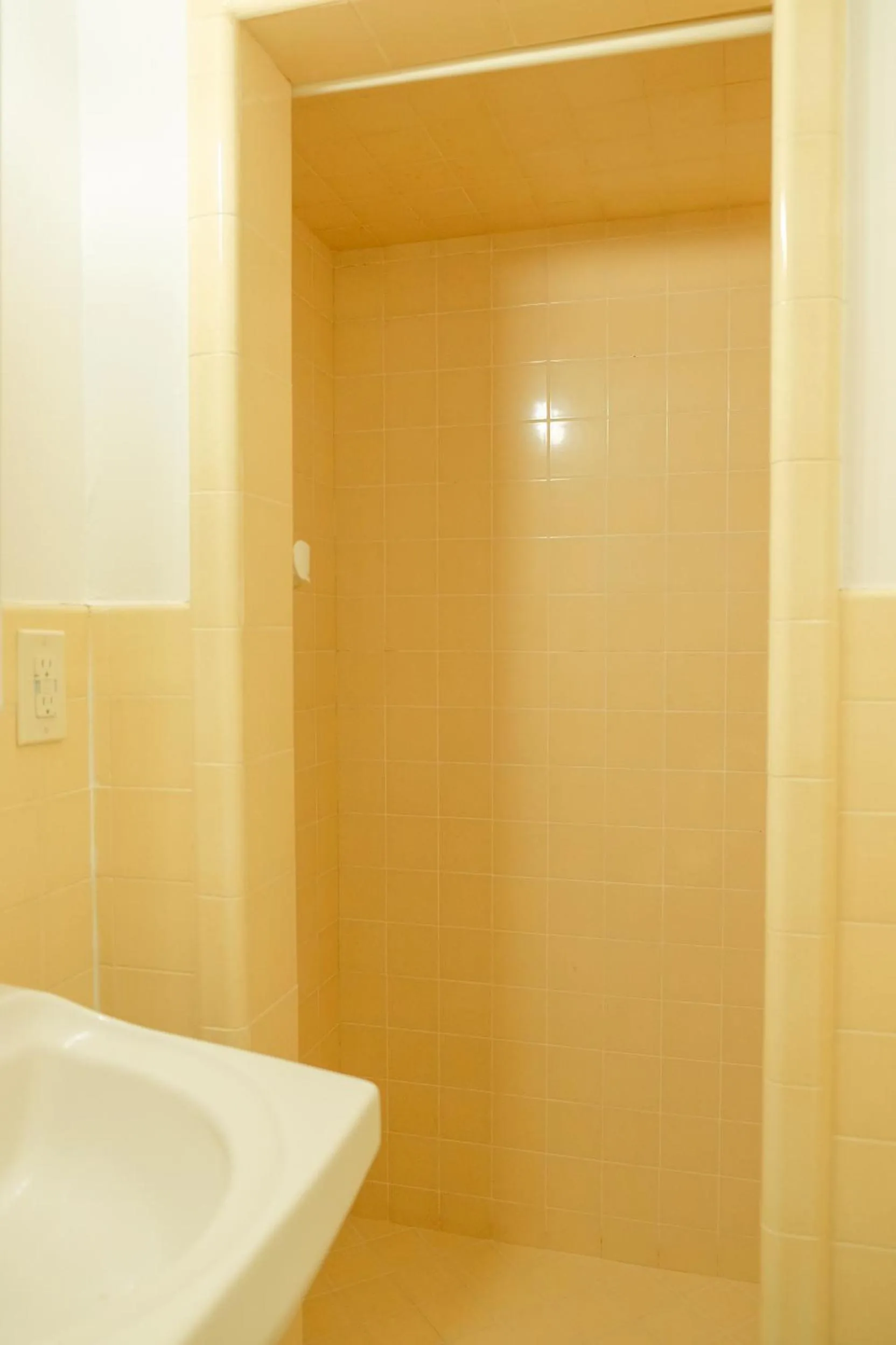 Shower in Sherwood Arms Motel