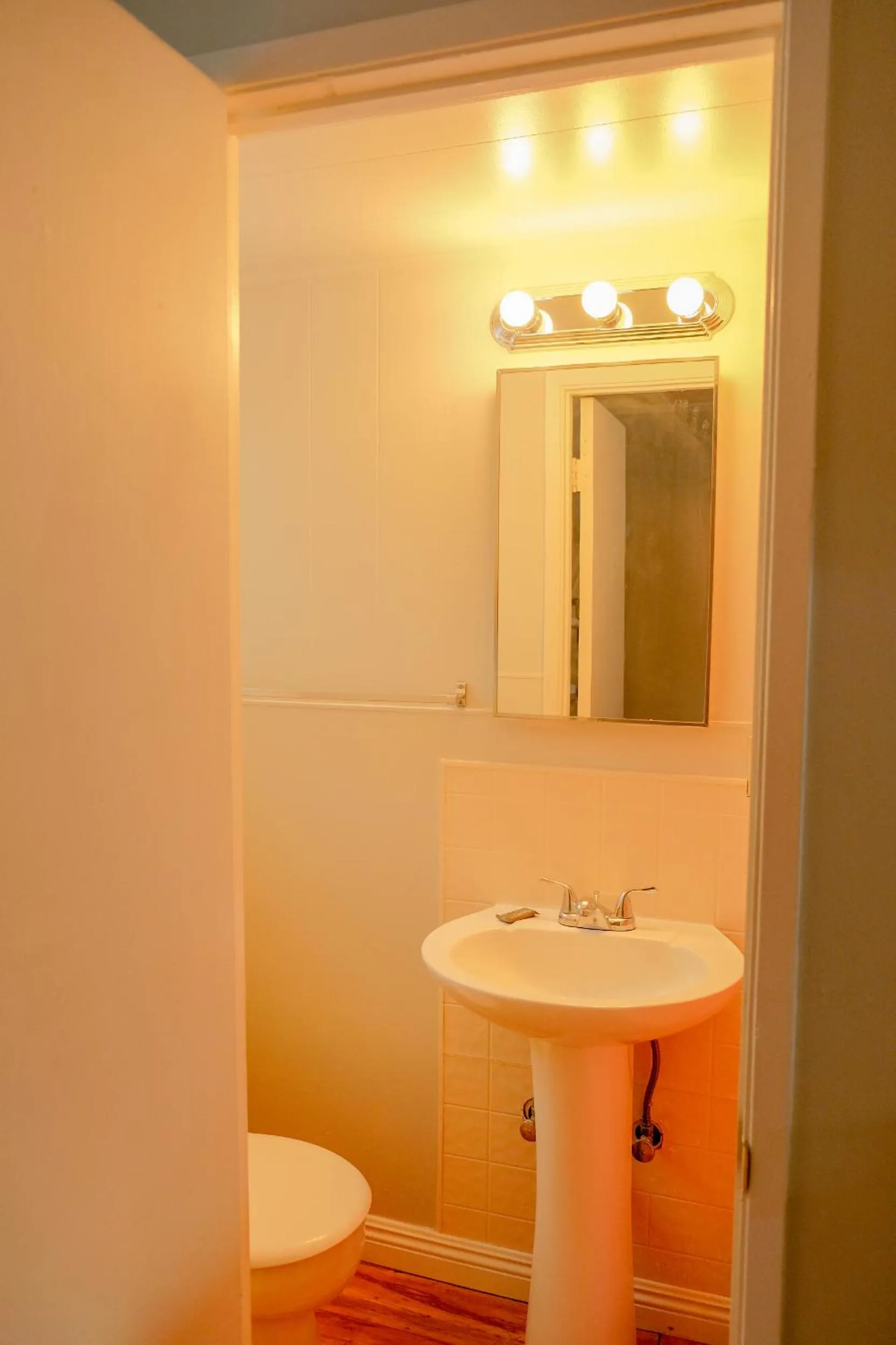 Bathroom in Sherwood Arms Motel