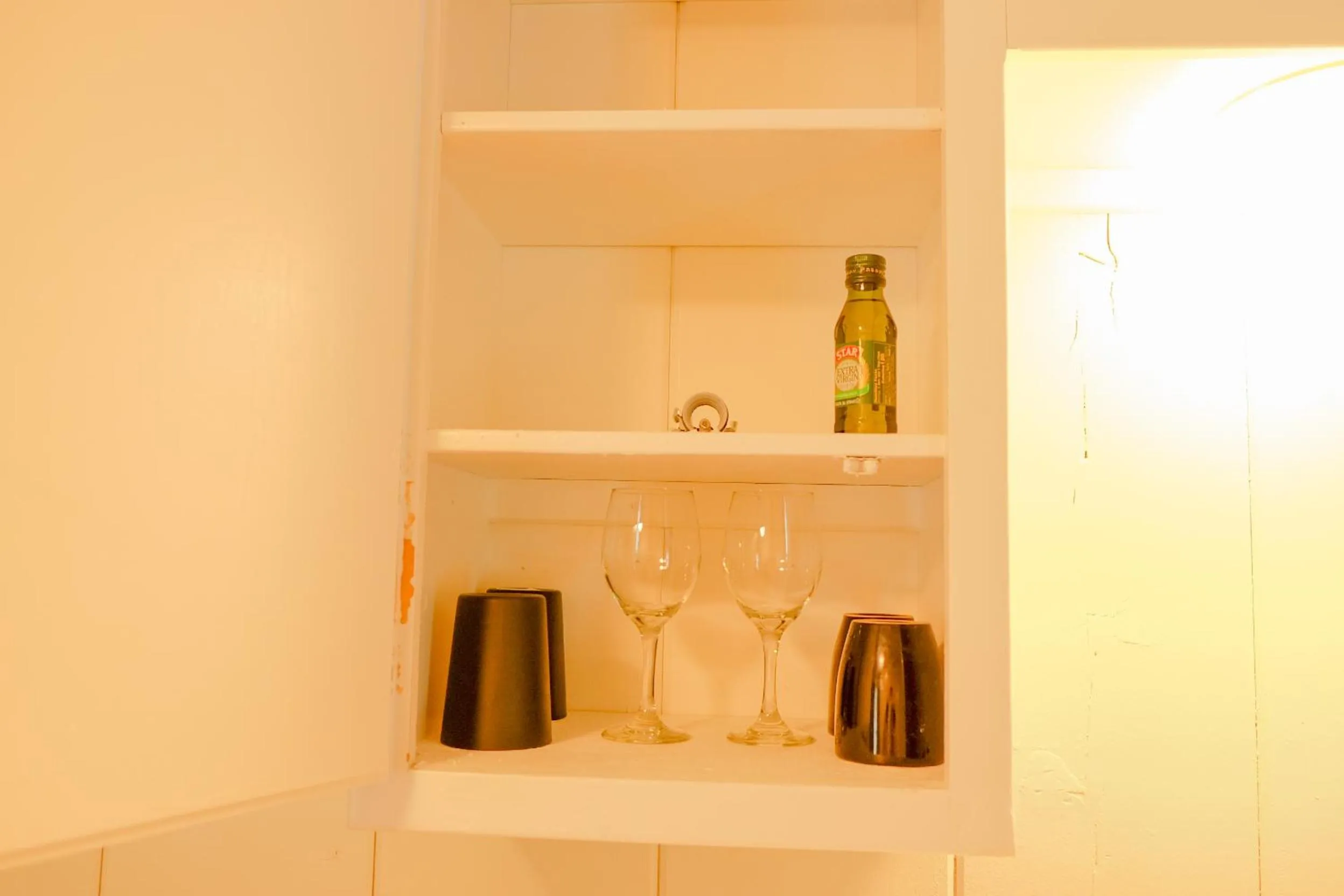 kitchen in Sherwood Arms Motel