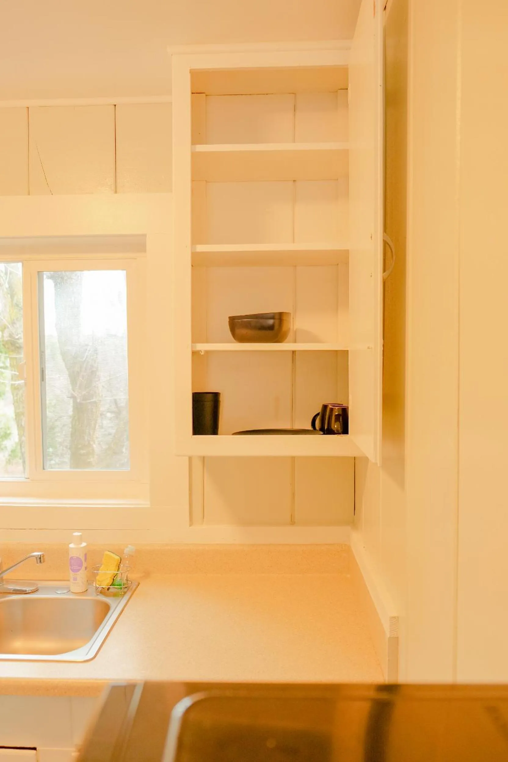 kitchen in Sherwood Arms Motel