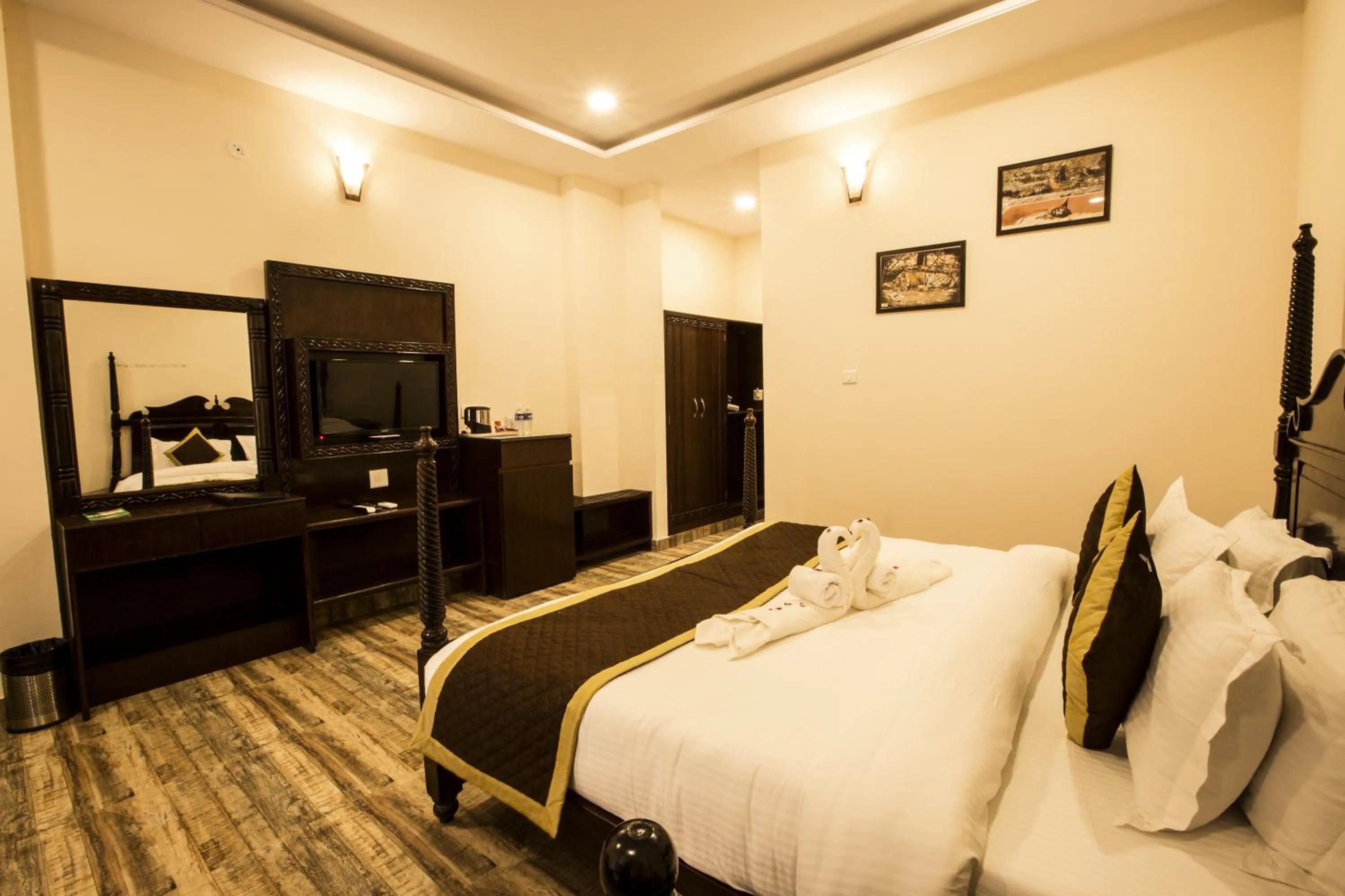 Photo of the whole room, Bed in Ranthambhore National Resort