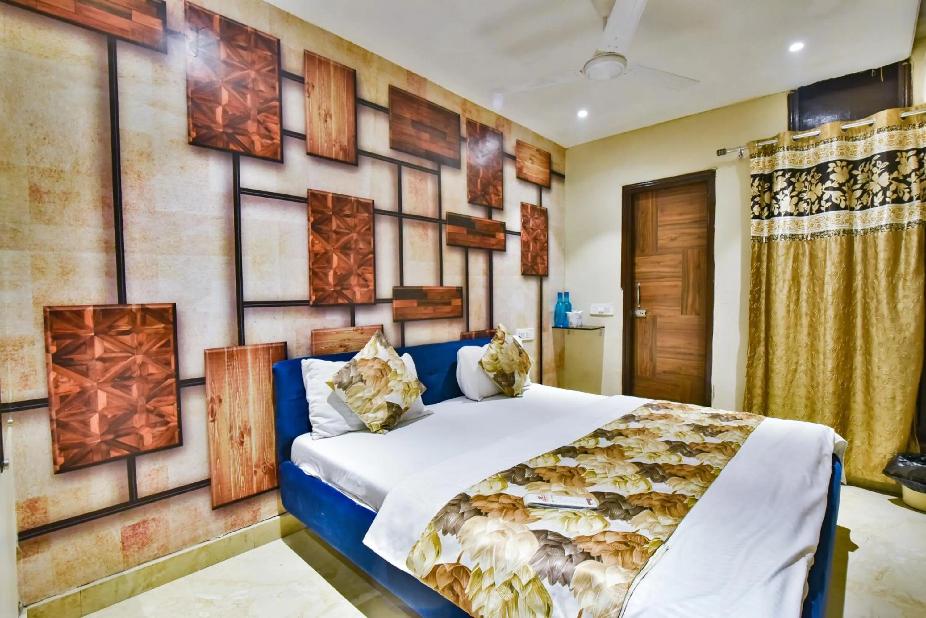 Bedroom, Bed in Hotel Singh International, Amritsar