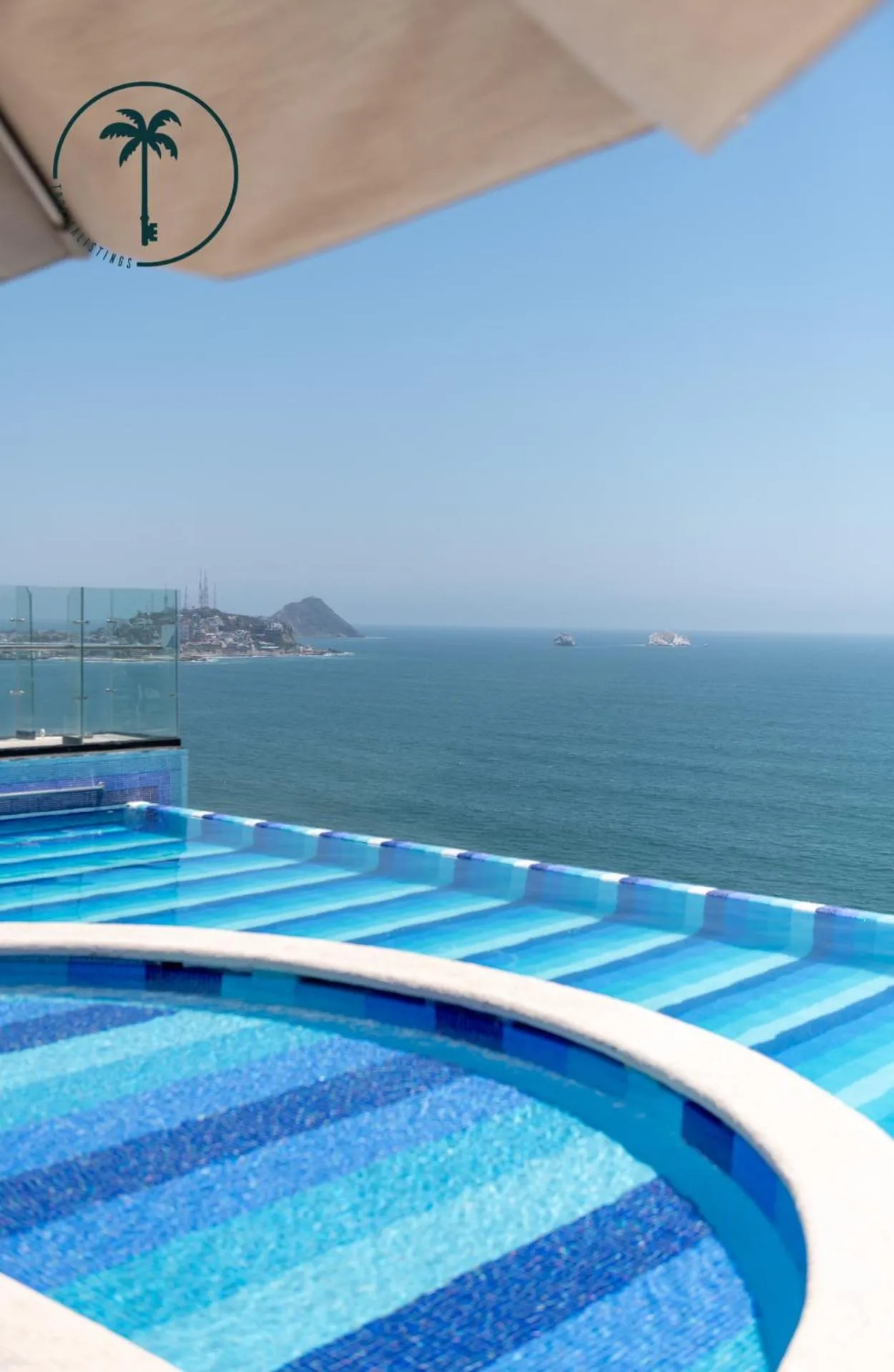 Swimming pool in Moderno condominio con vista al mar!