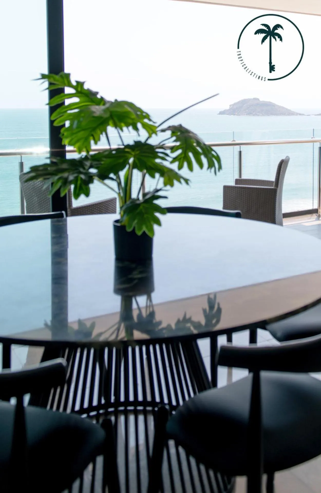 Decorative detail in Moderno condominio con vista al mar!